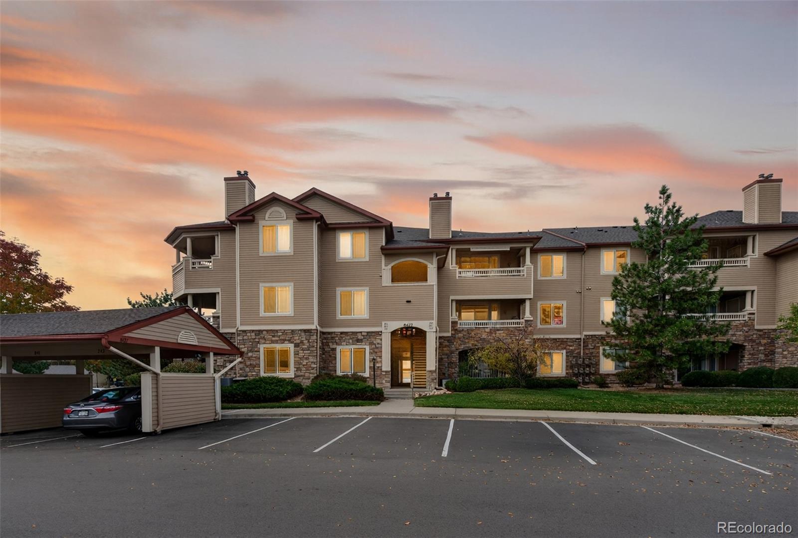 8427 S Hoyt Way Unit: 101