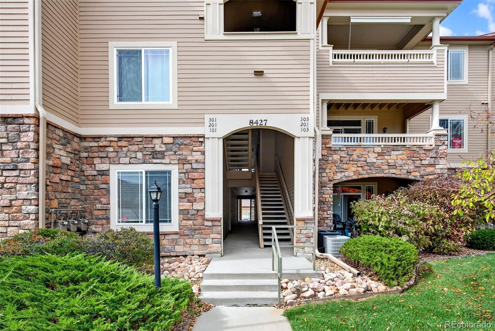 8427 S Hoyt Way Unit: 101