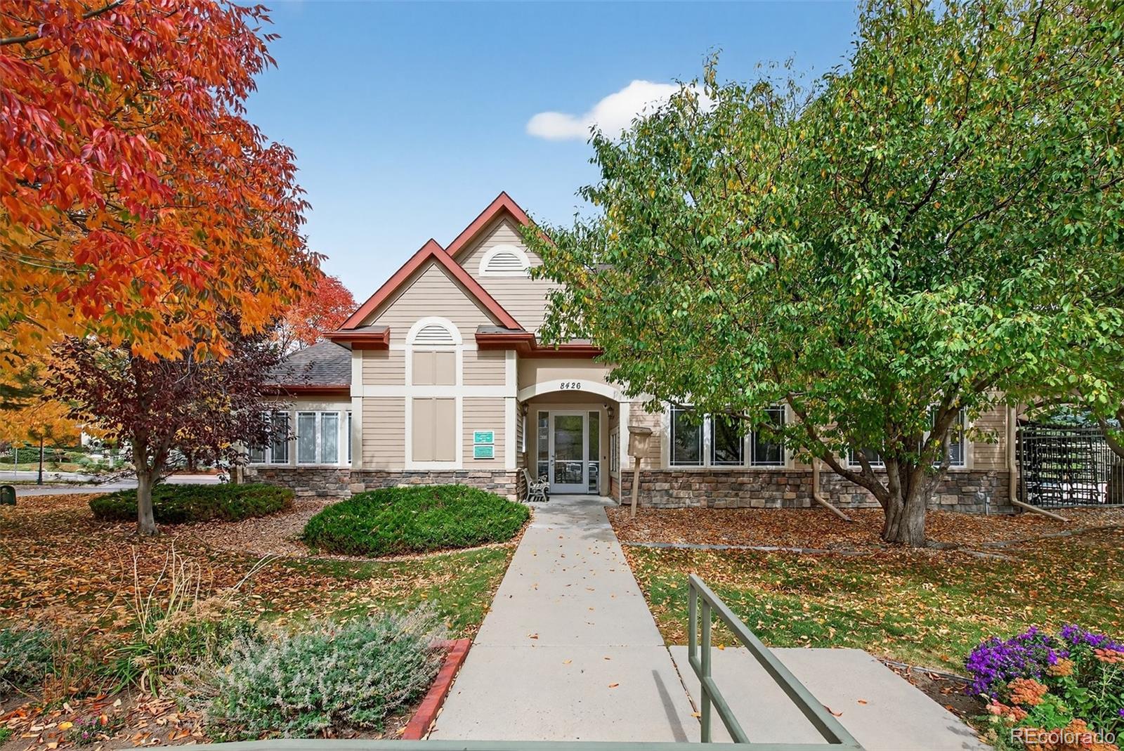 8427 S Hoyt Way Unit: 101