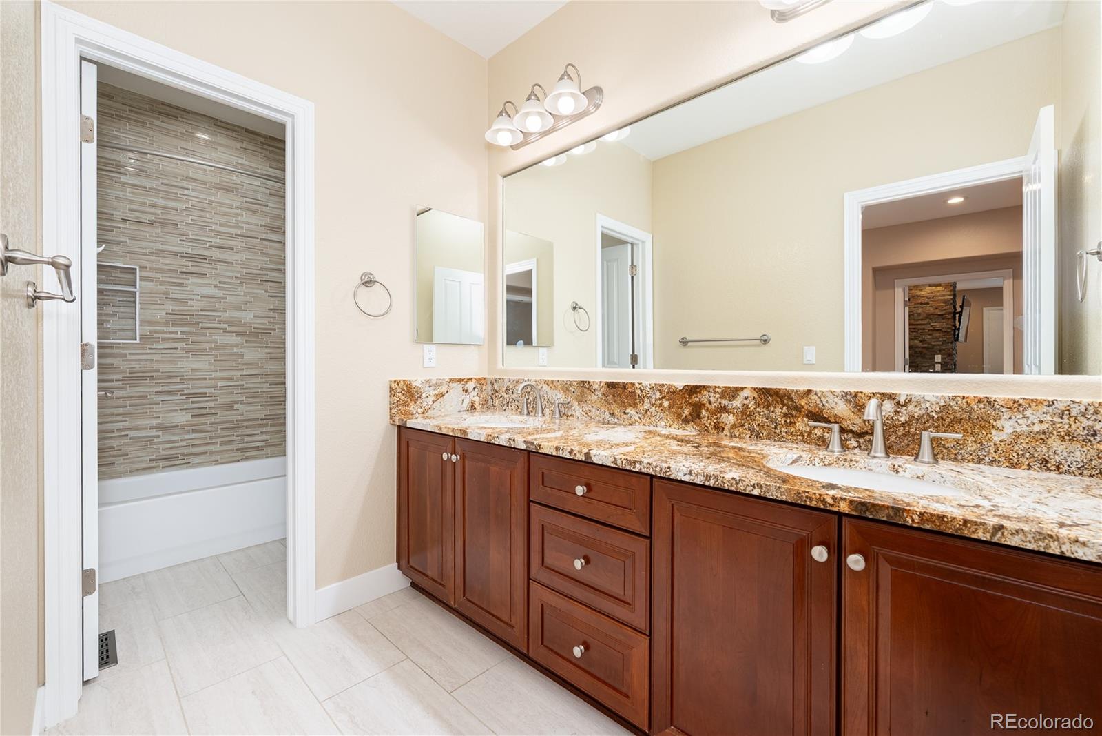 10960 Glengate Circle