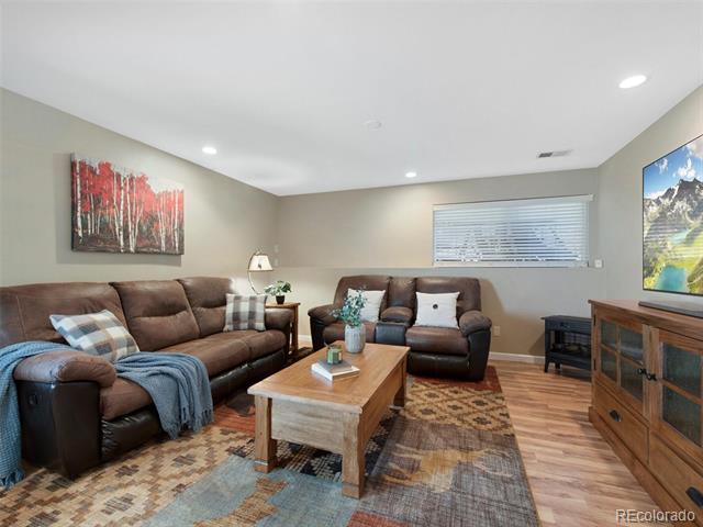6 Woodland Circle