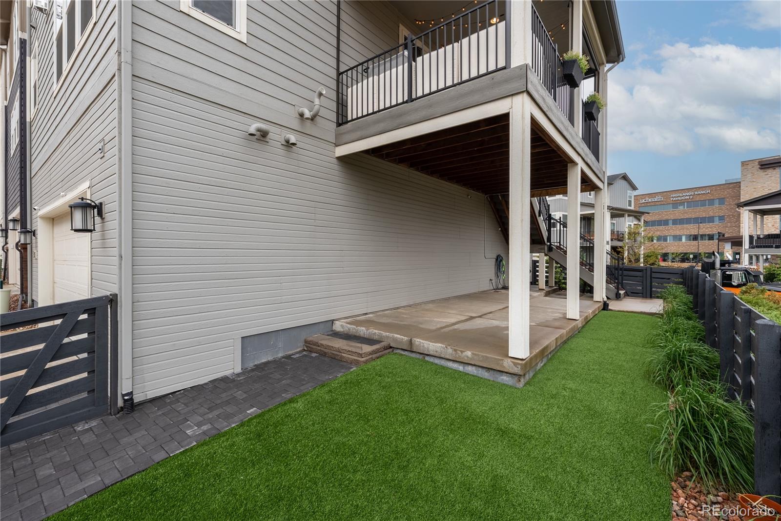 9051 Southurst Court
