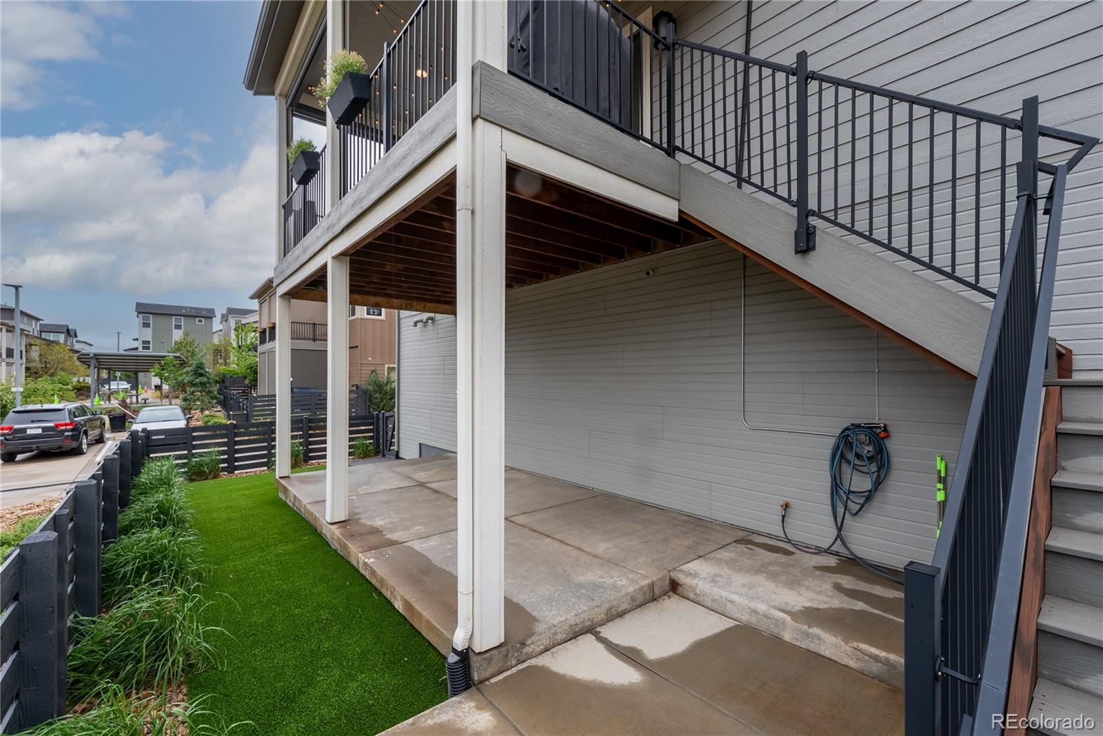 9051 Southurst Court