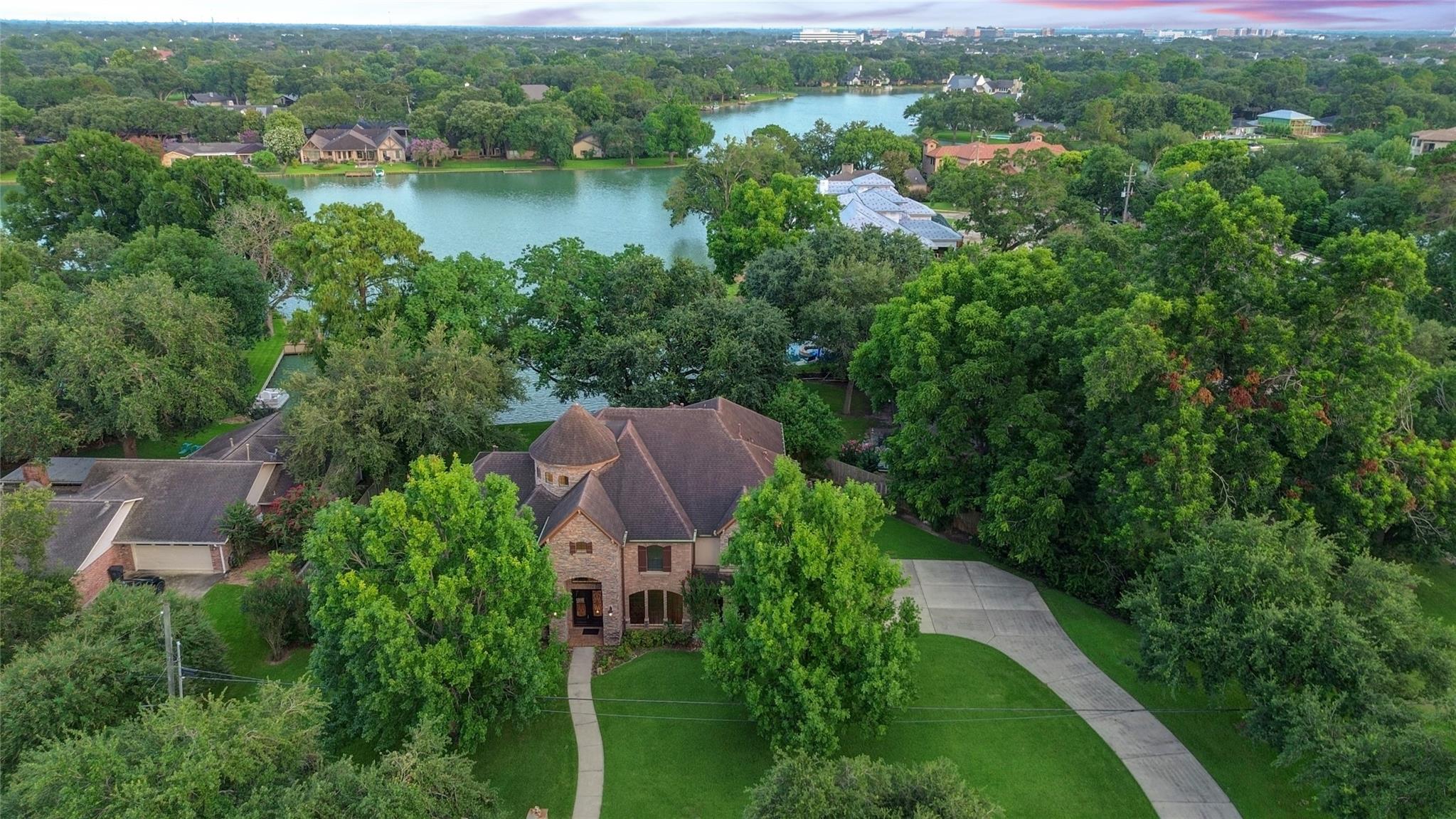 702 Piedmont Street, Venetian Estates