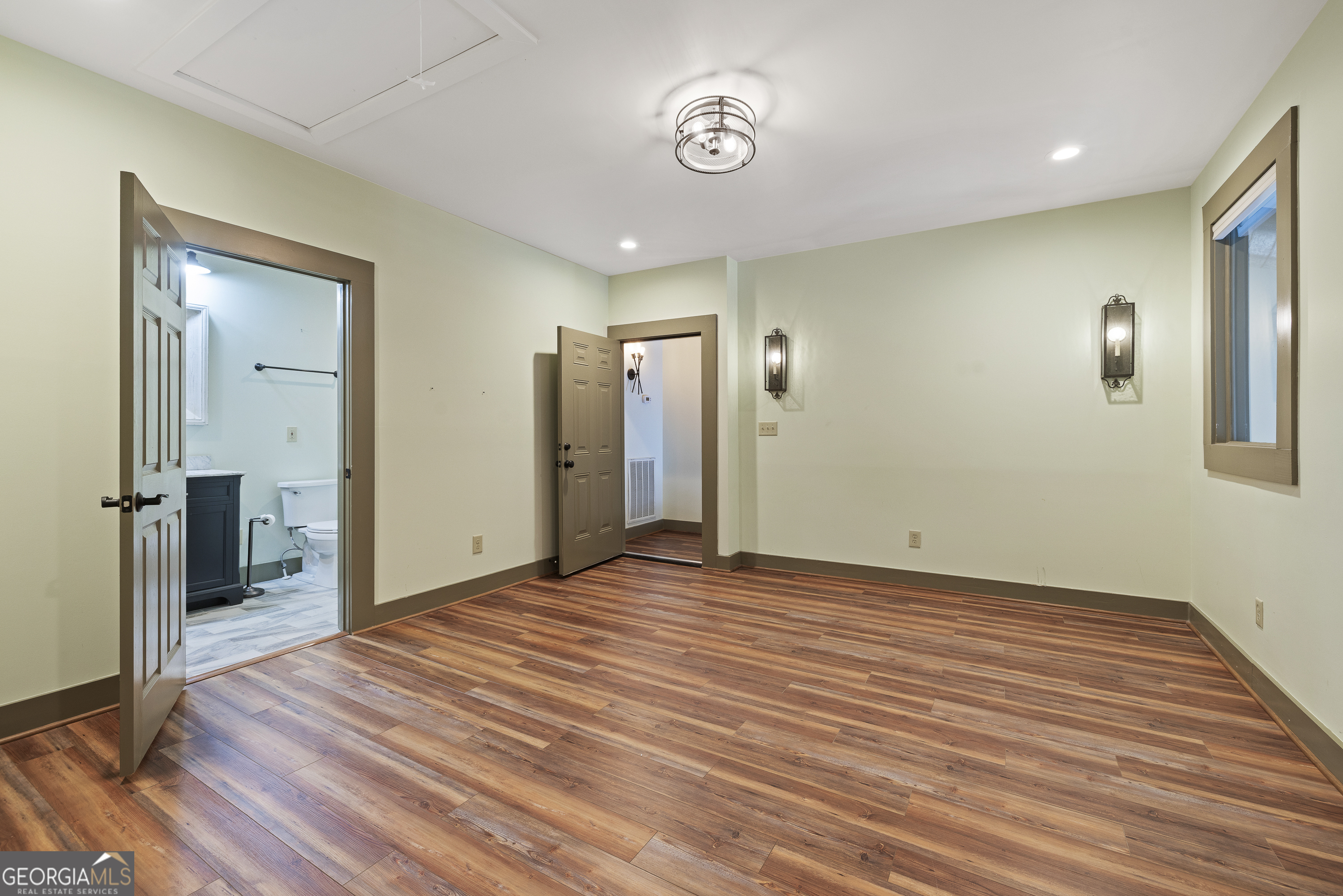226 & 228 W Washington Street