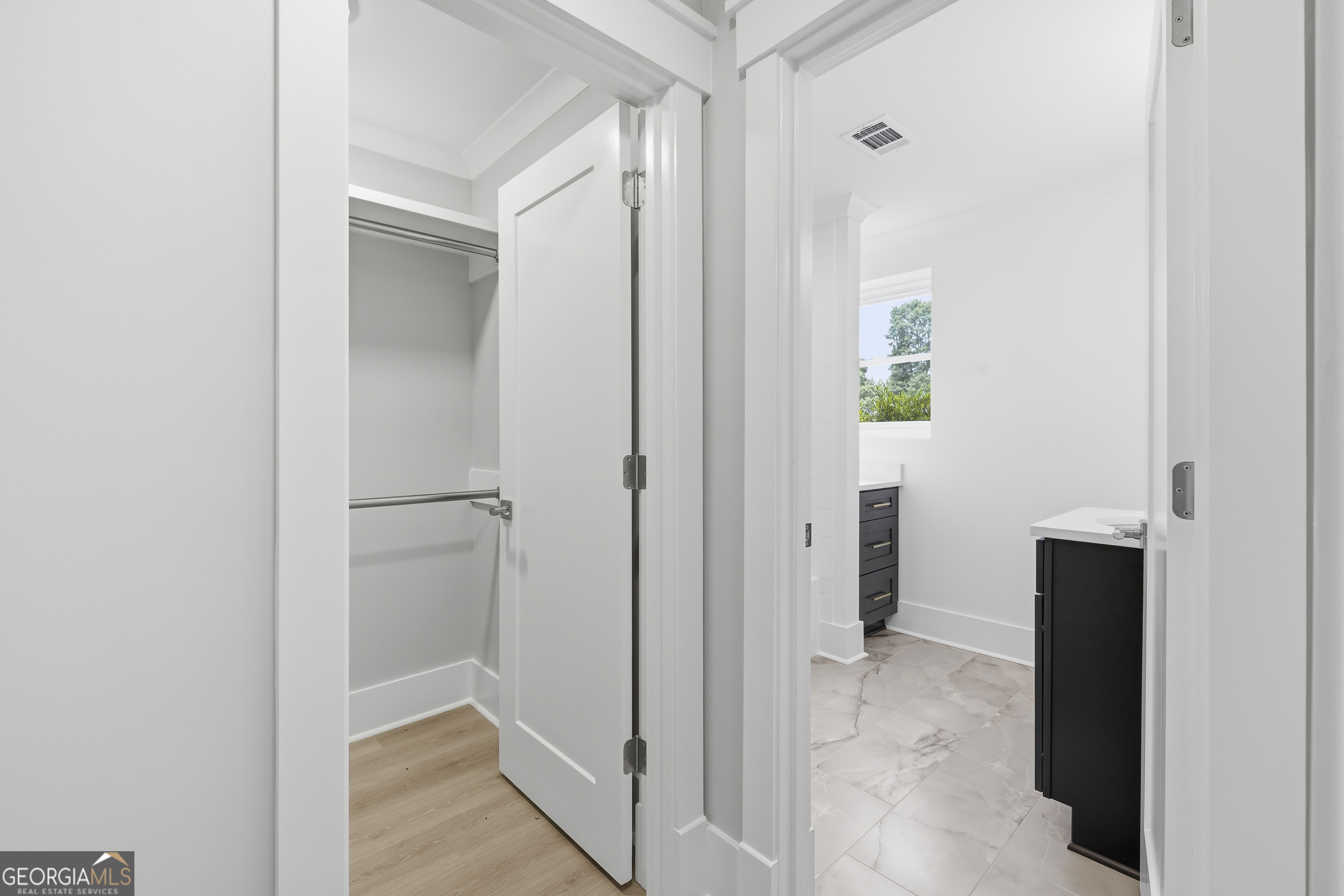 1090 Kenway Dr