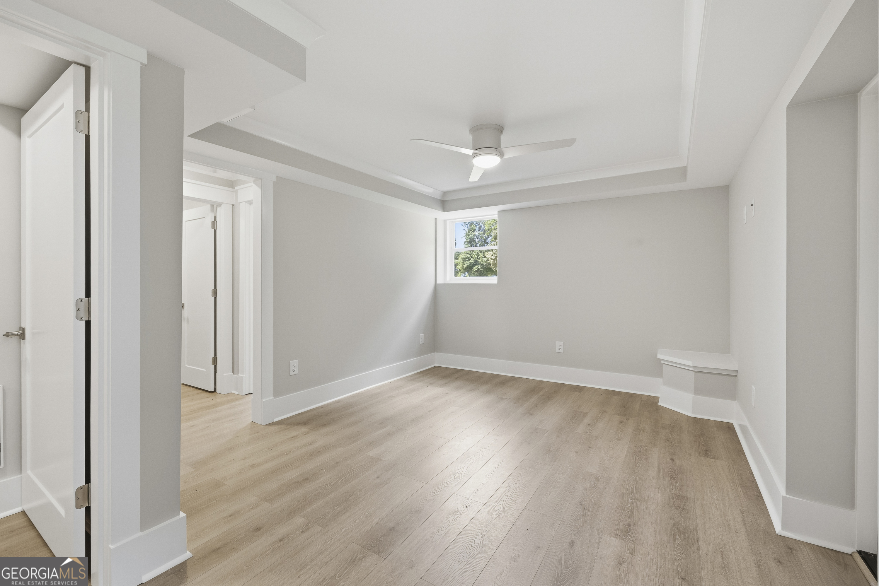 1090 Kenway Dr