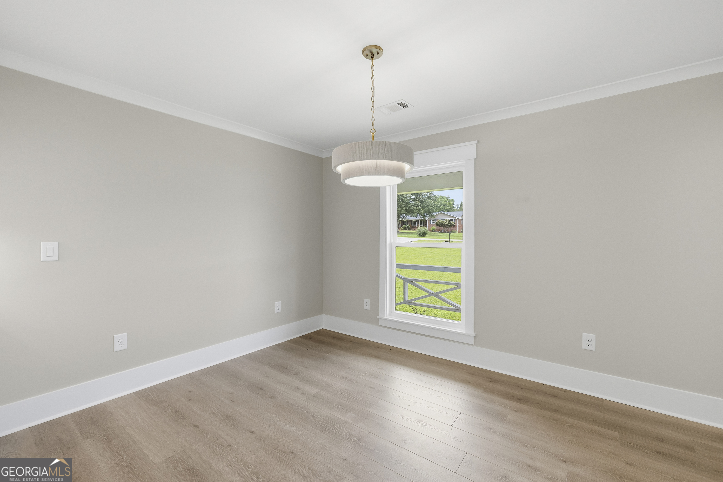 1090 Kenway Dr