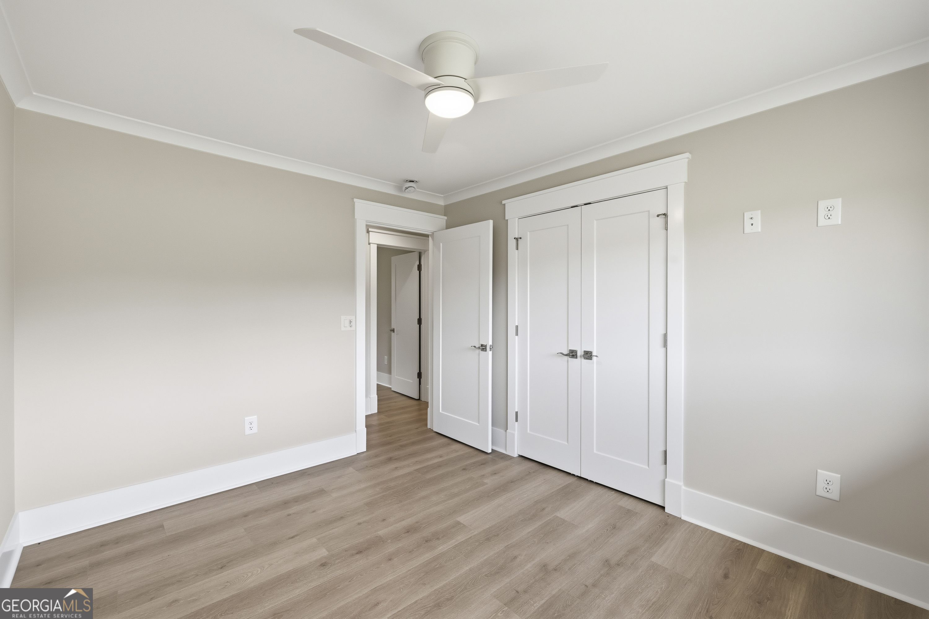 1090 Kenway Dr