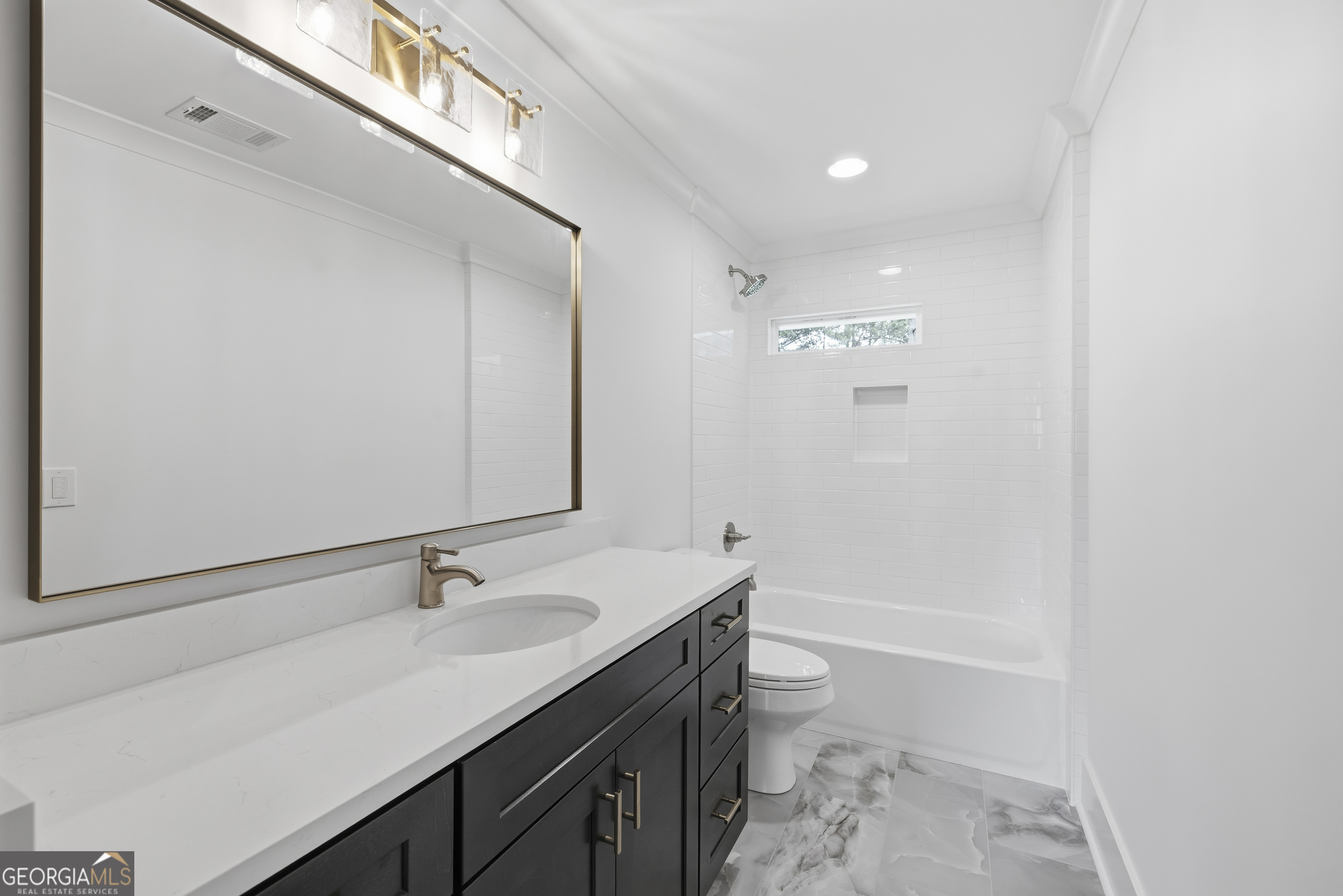 1090 Kenway Dr