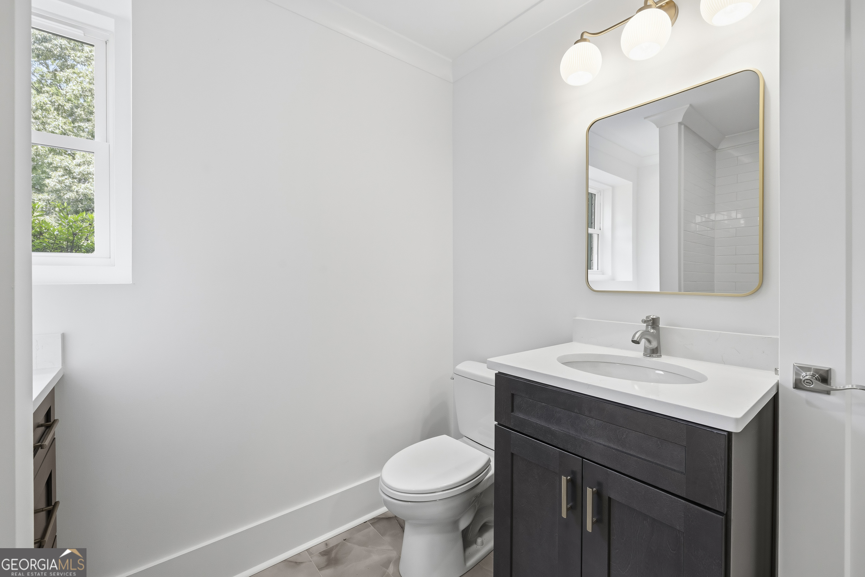 1090 Kenway Dr