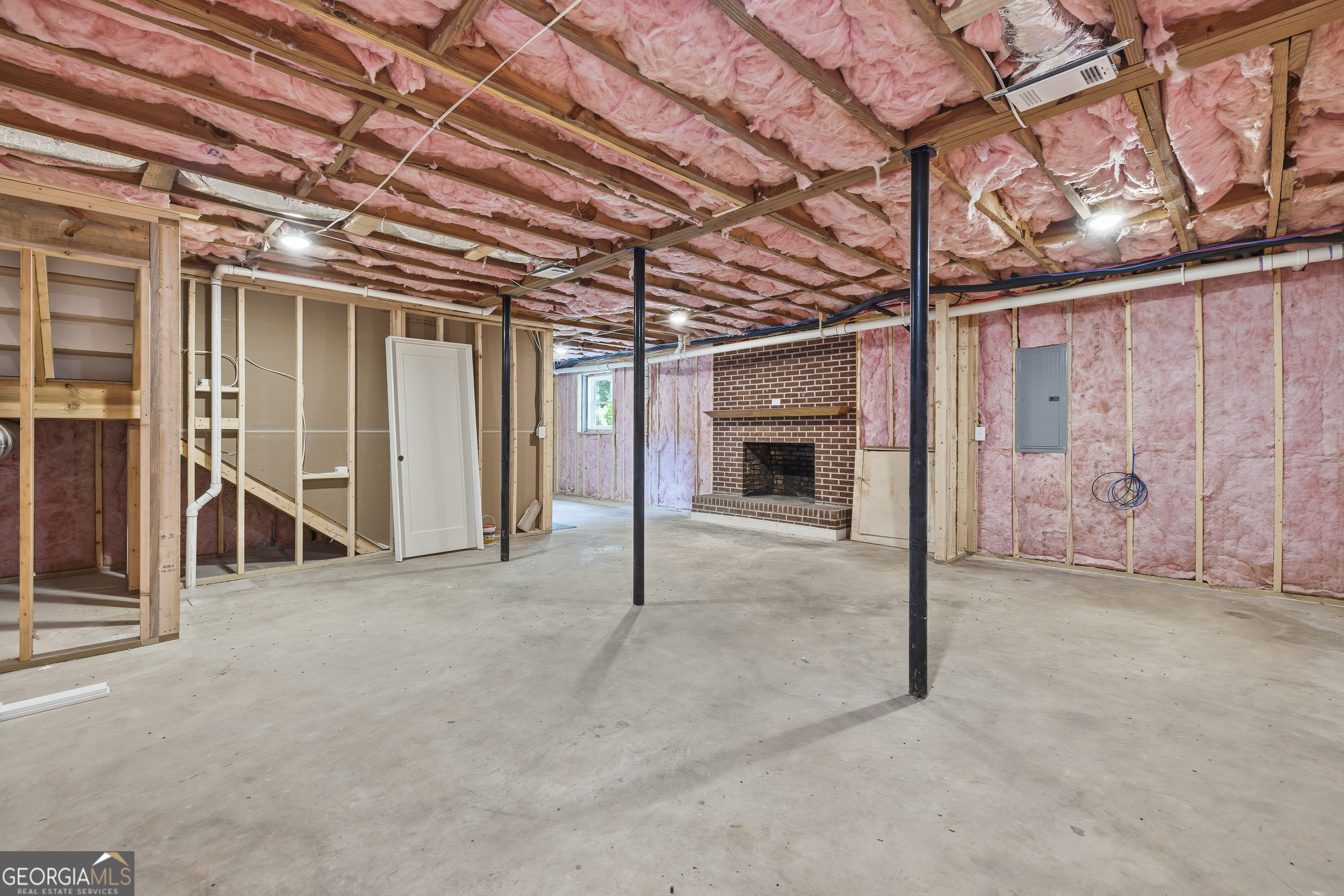 1090 Kenway Dr