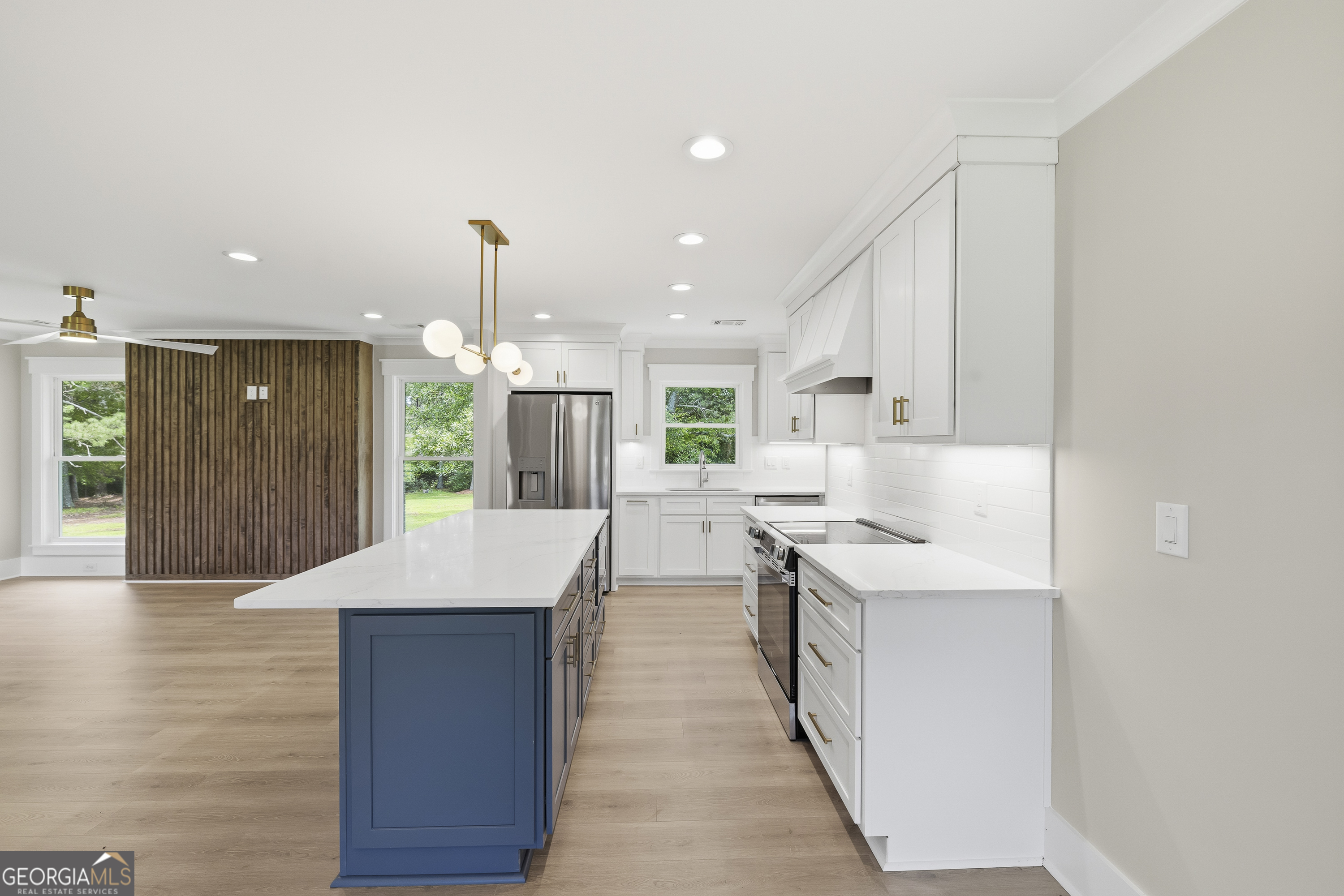 1090 Kenway Dr
