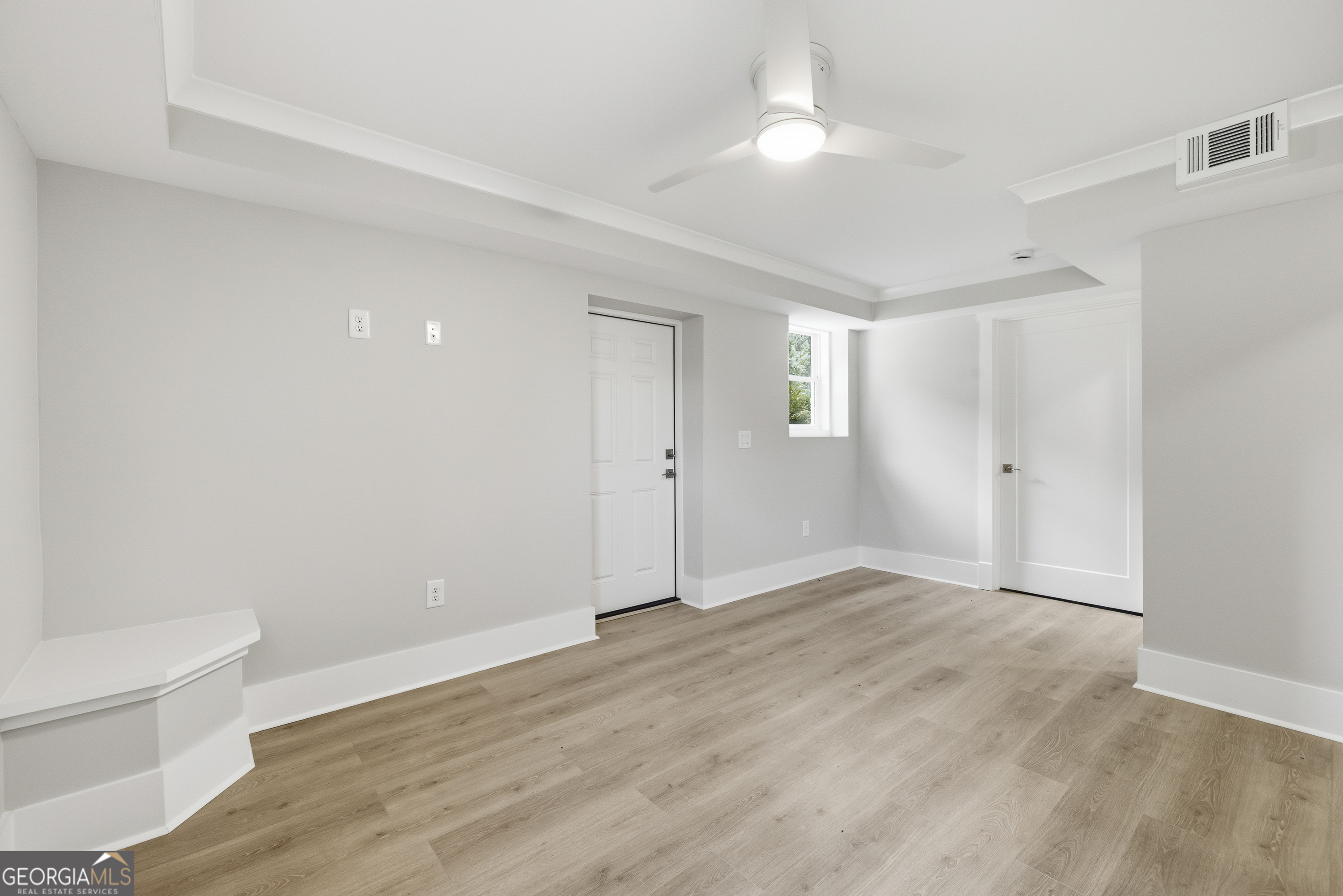 1090 Kenway Dr
