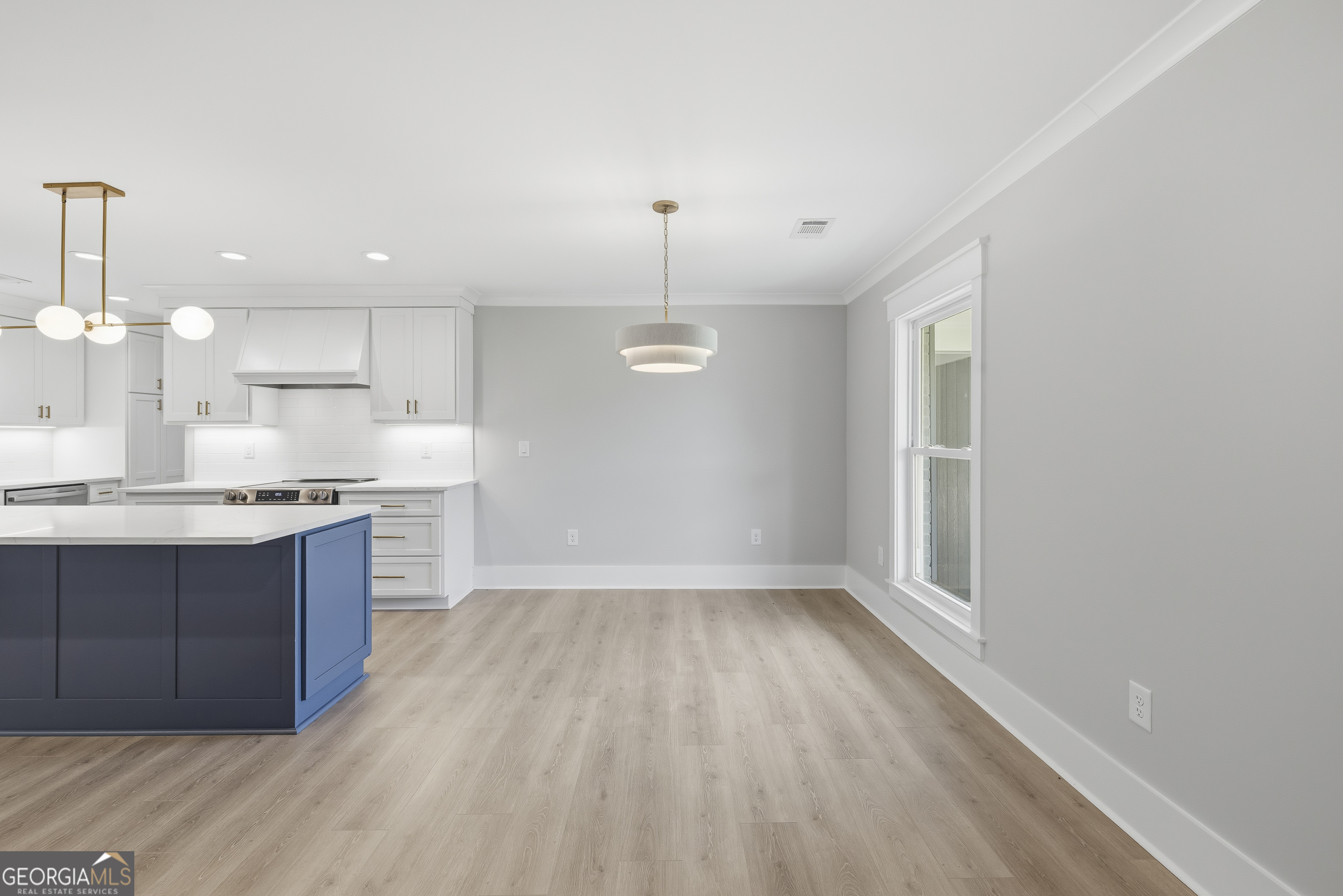 1090 Kenway Dr