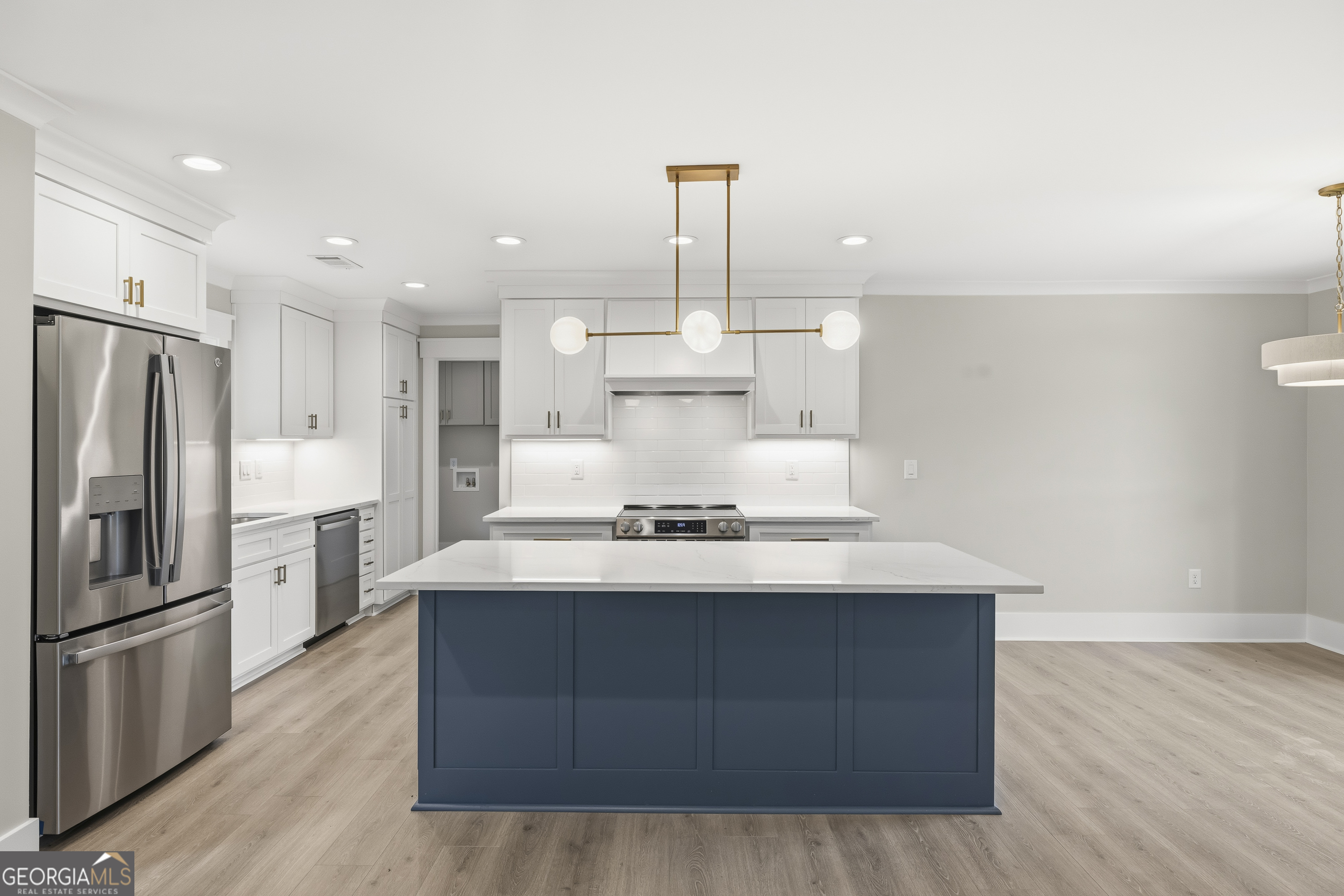 1090 Kenway Dr