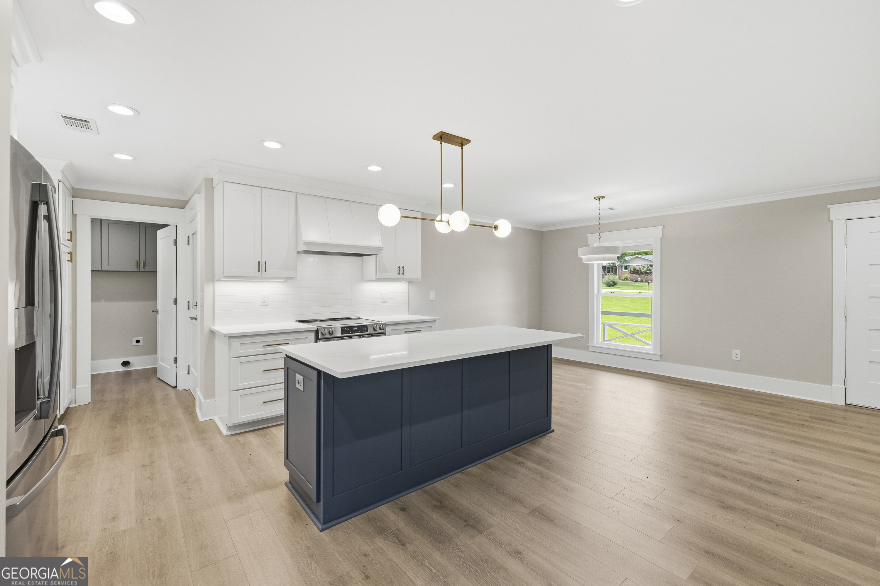 1090 Kenway Dr