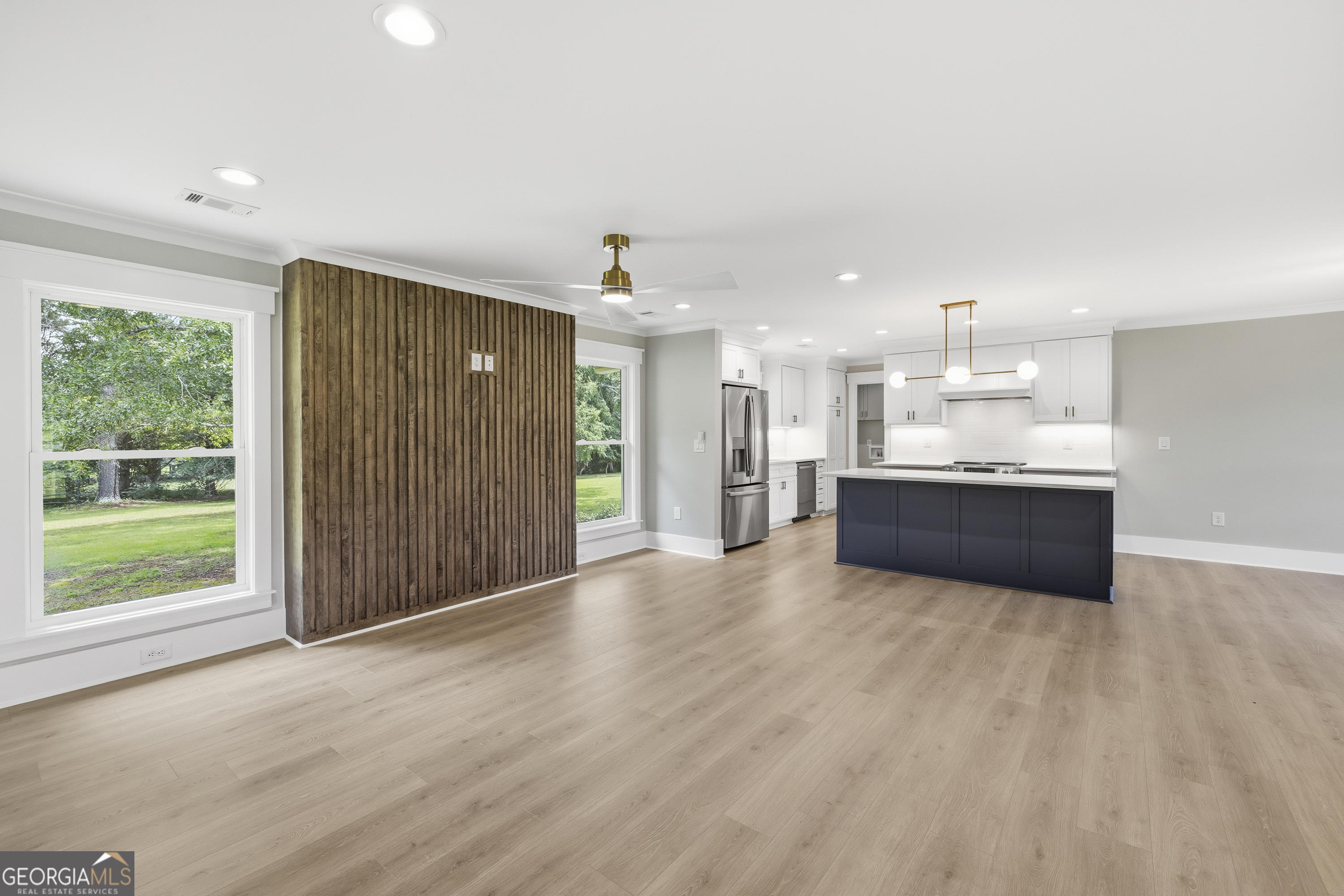 1090 Kenway Dr