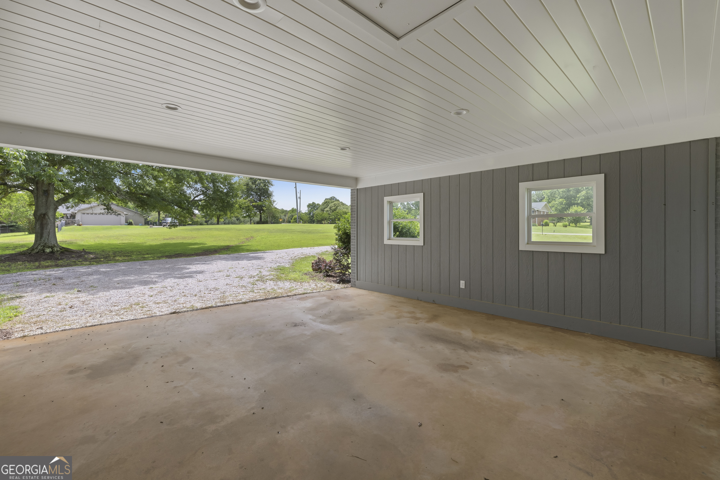 1090 Kenway Dr