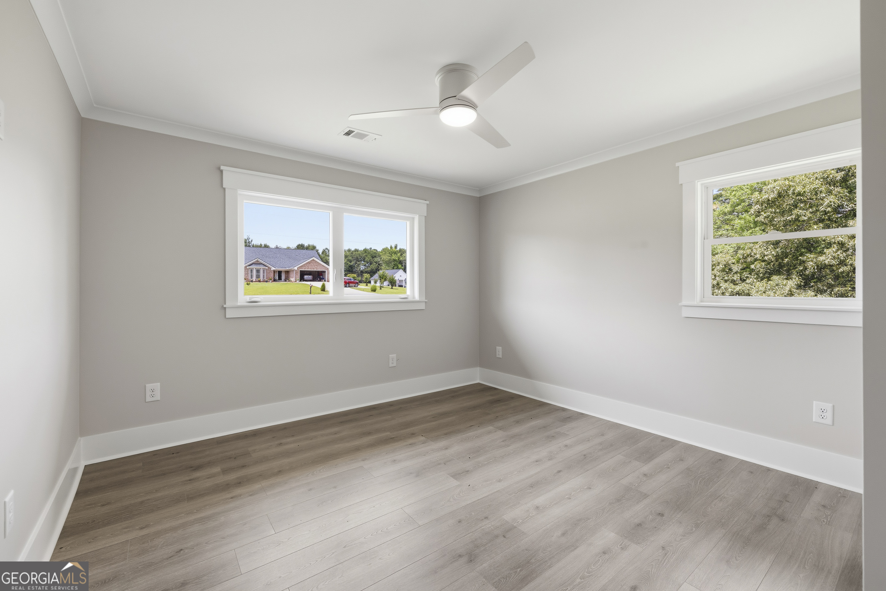 1090 Kenway Dr