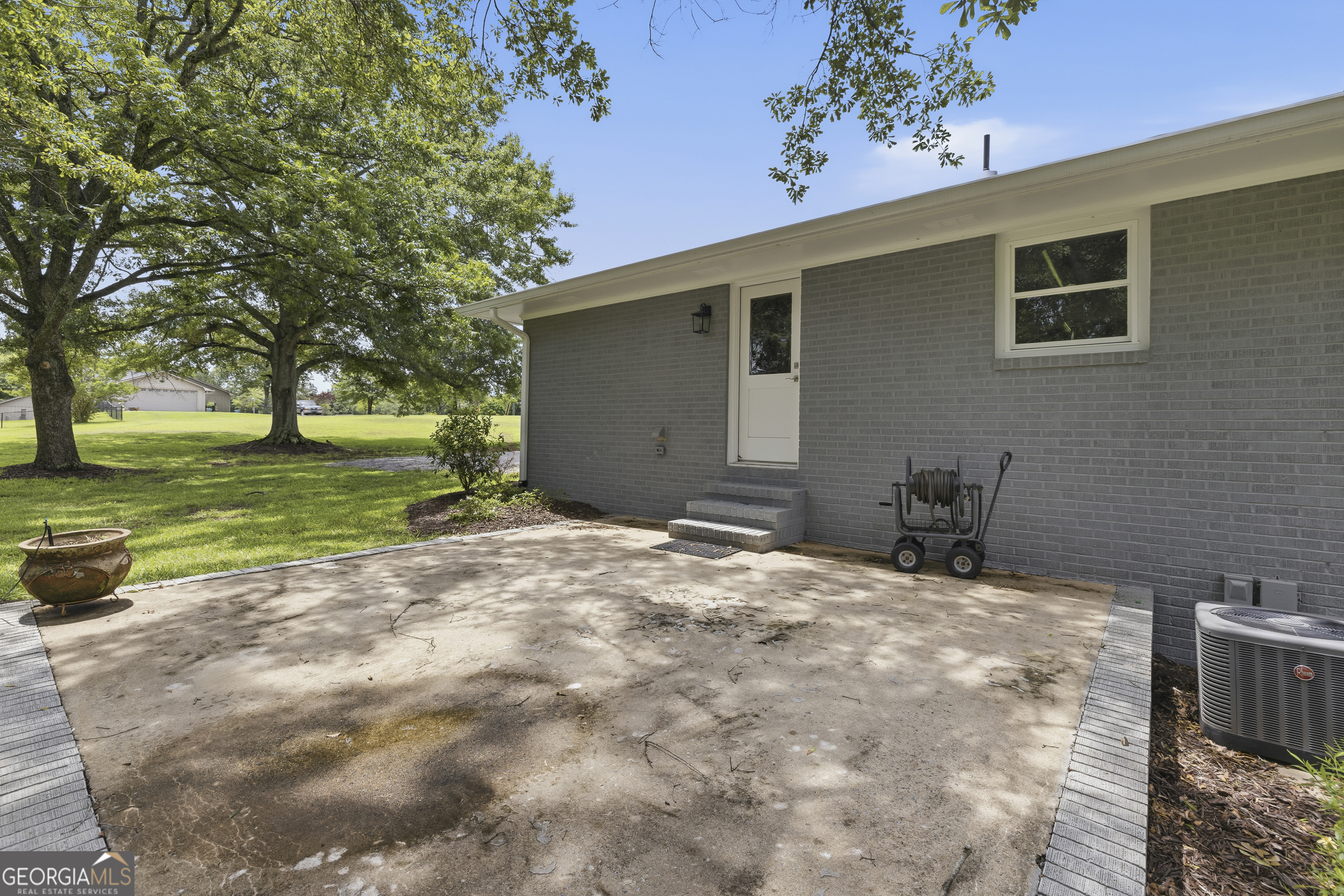 1090 Kenway Dr