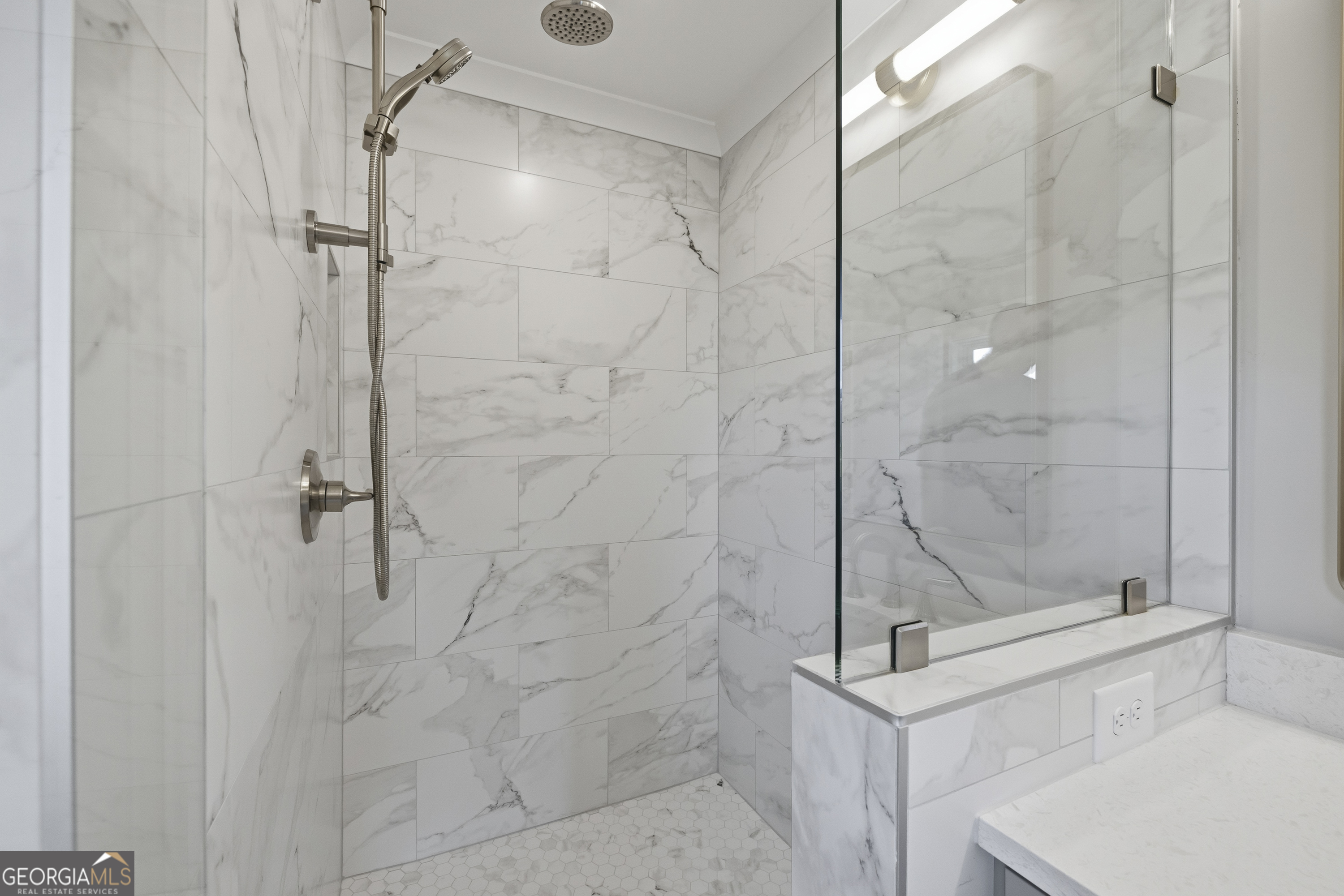 1090 Kenway Dr