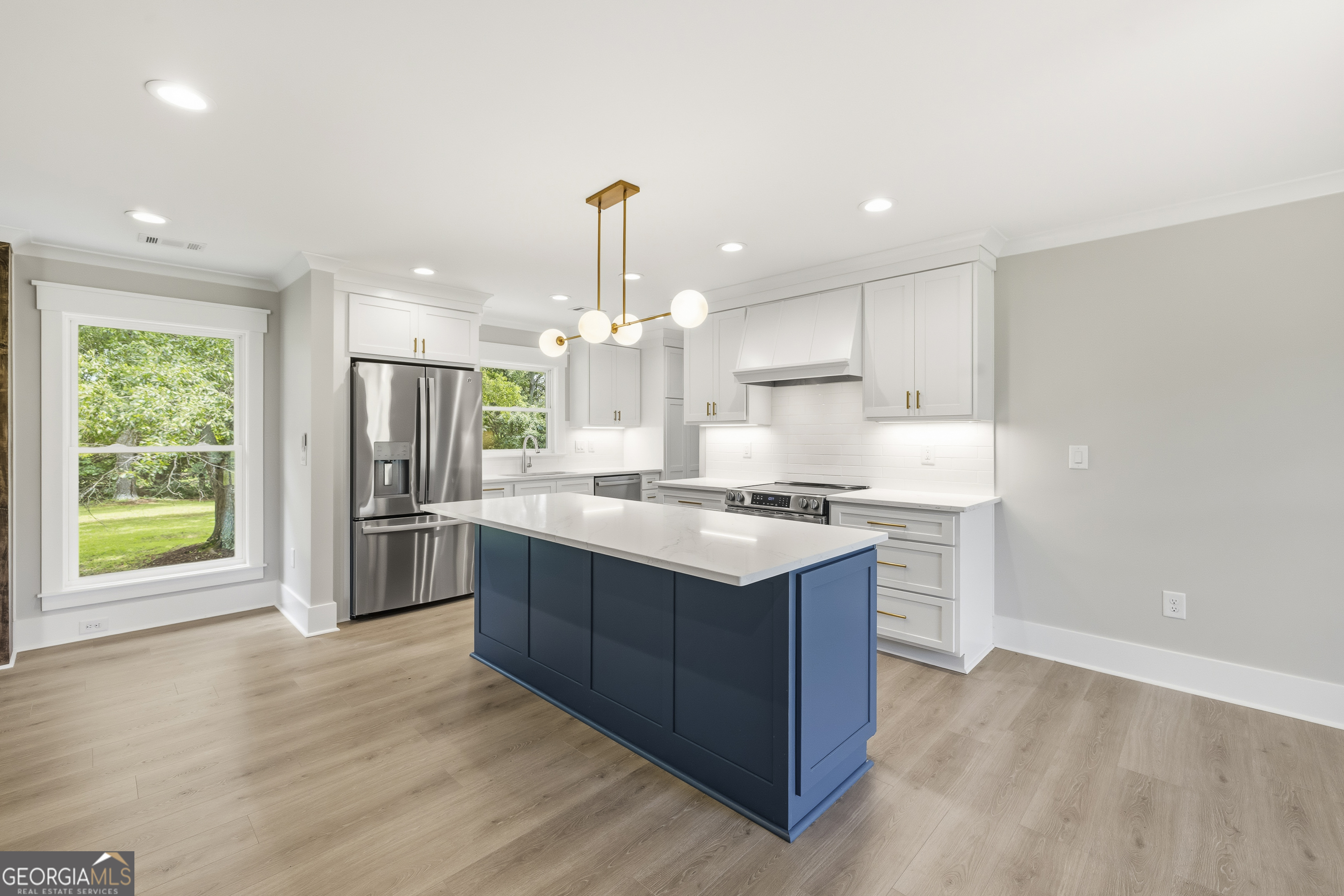 1090 Kenway Dr