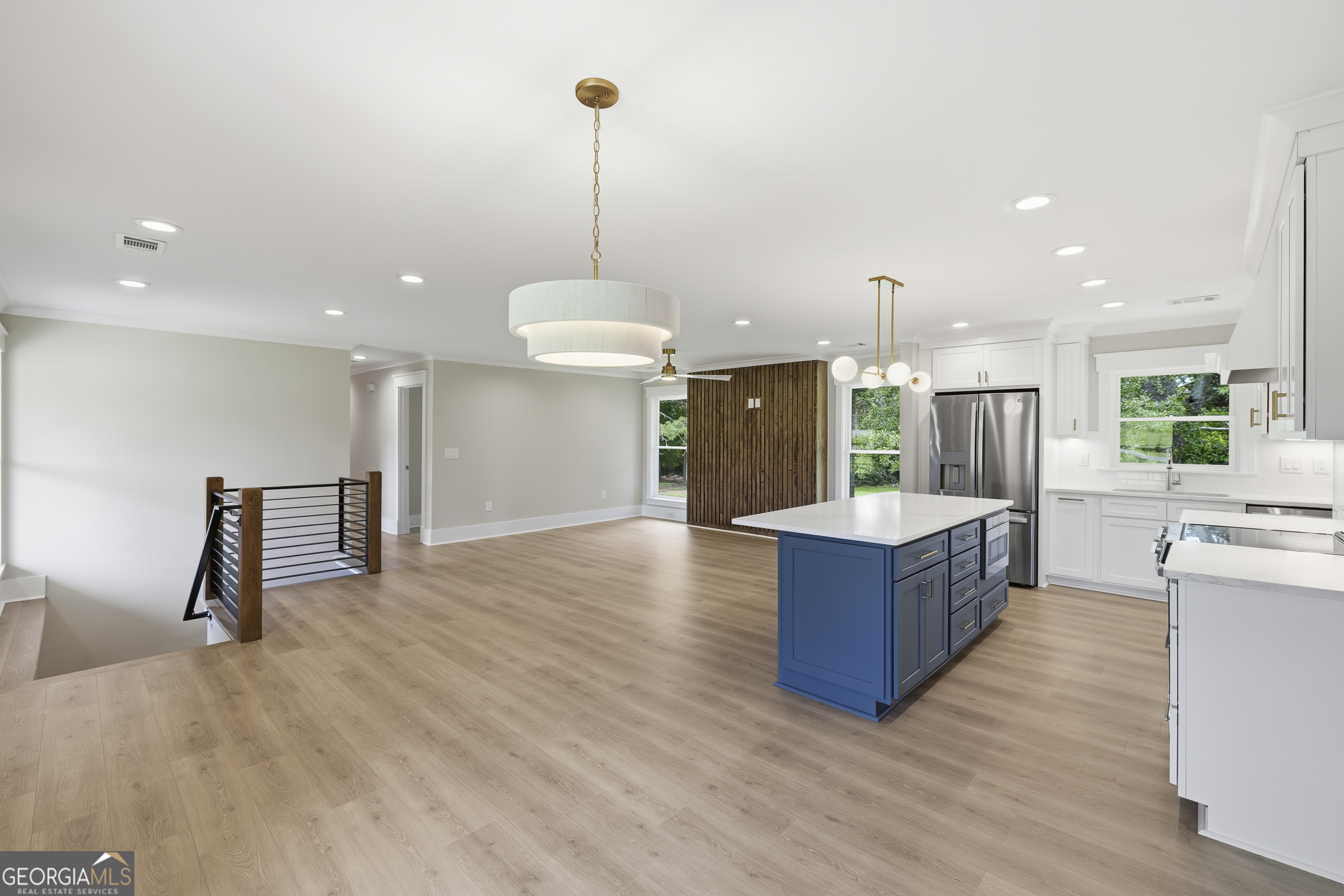 1090 Kenway Dr