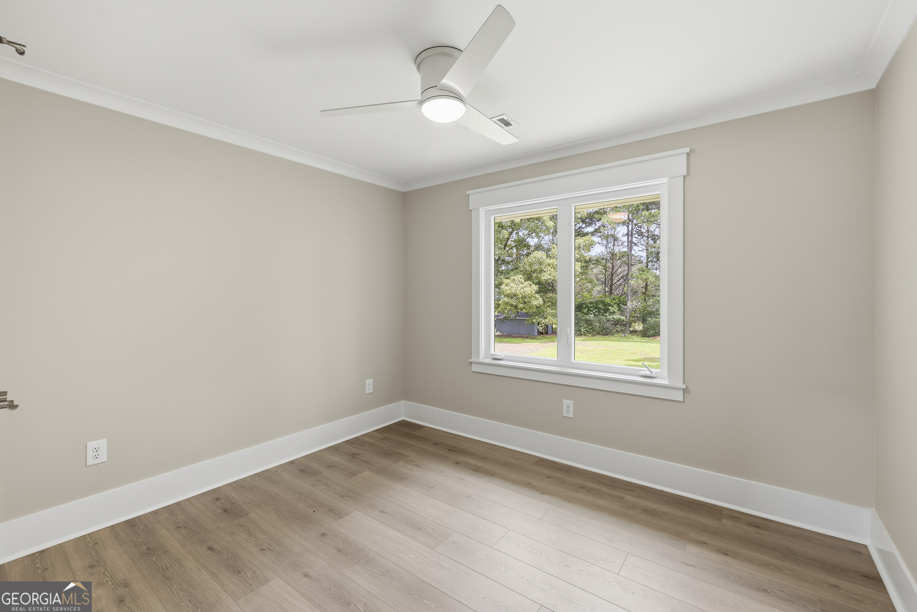 1090 Kenway Dr