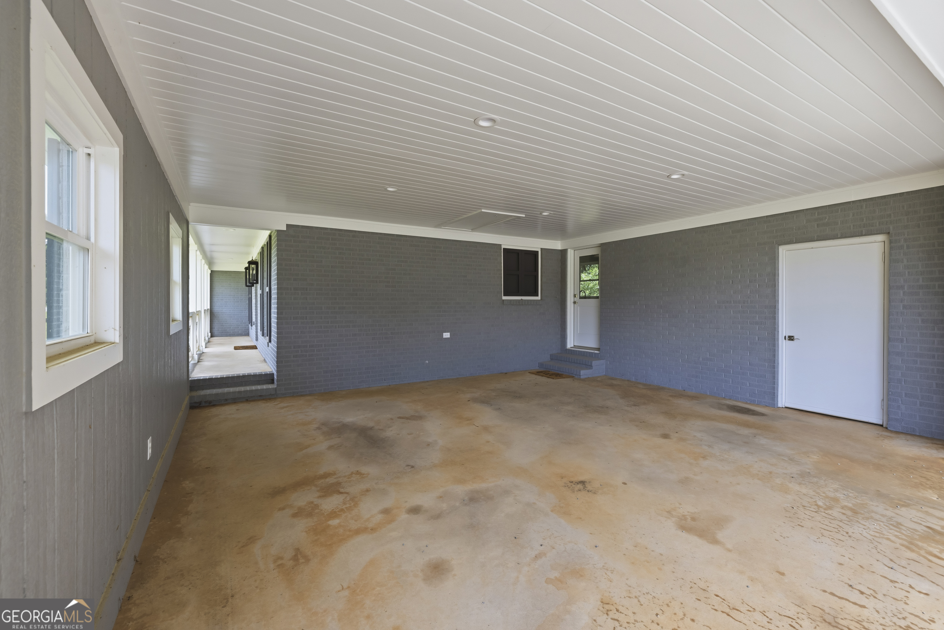 1090 Kenway Dr