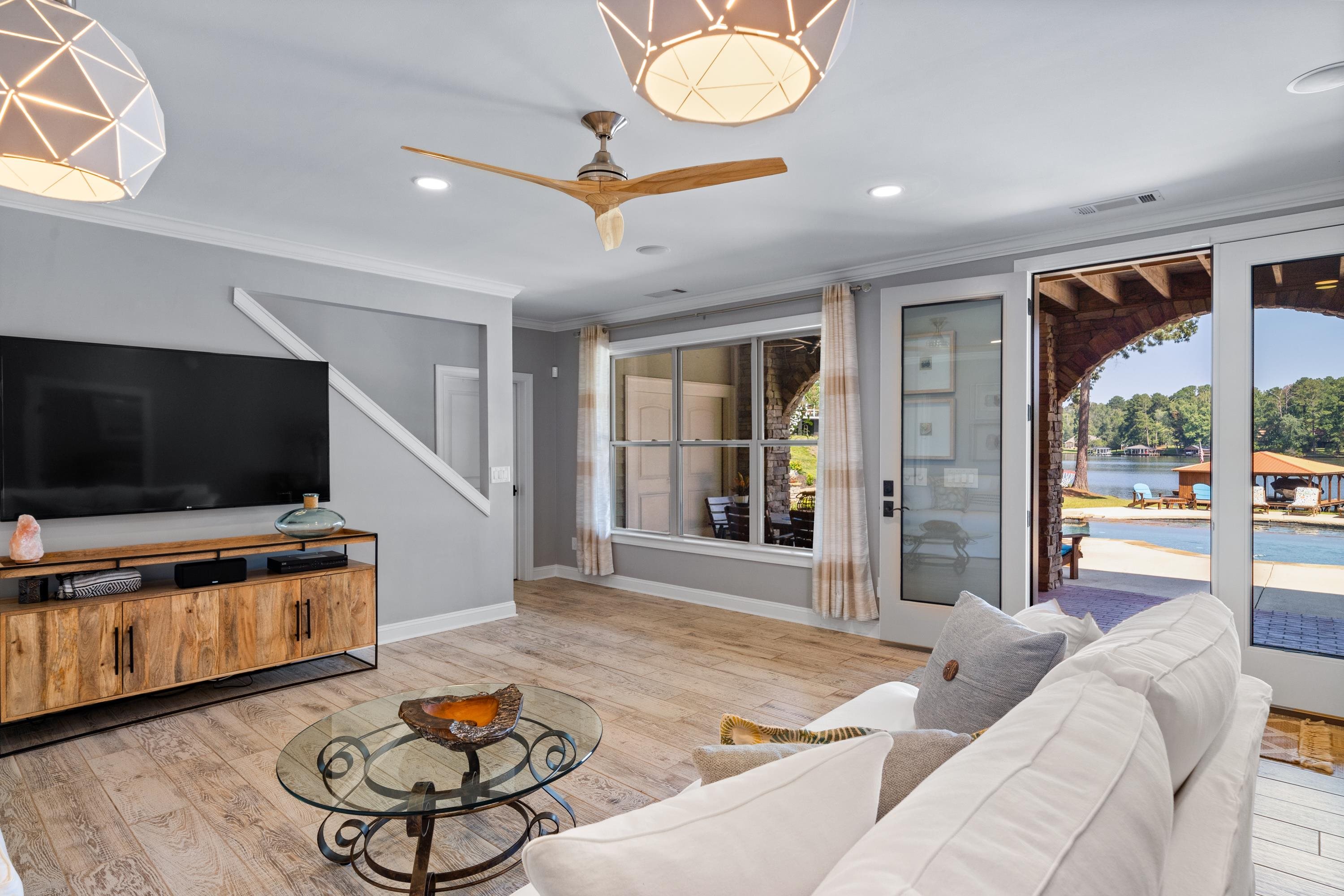 301B W LAKEVIEW DRIVE