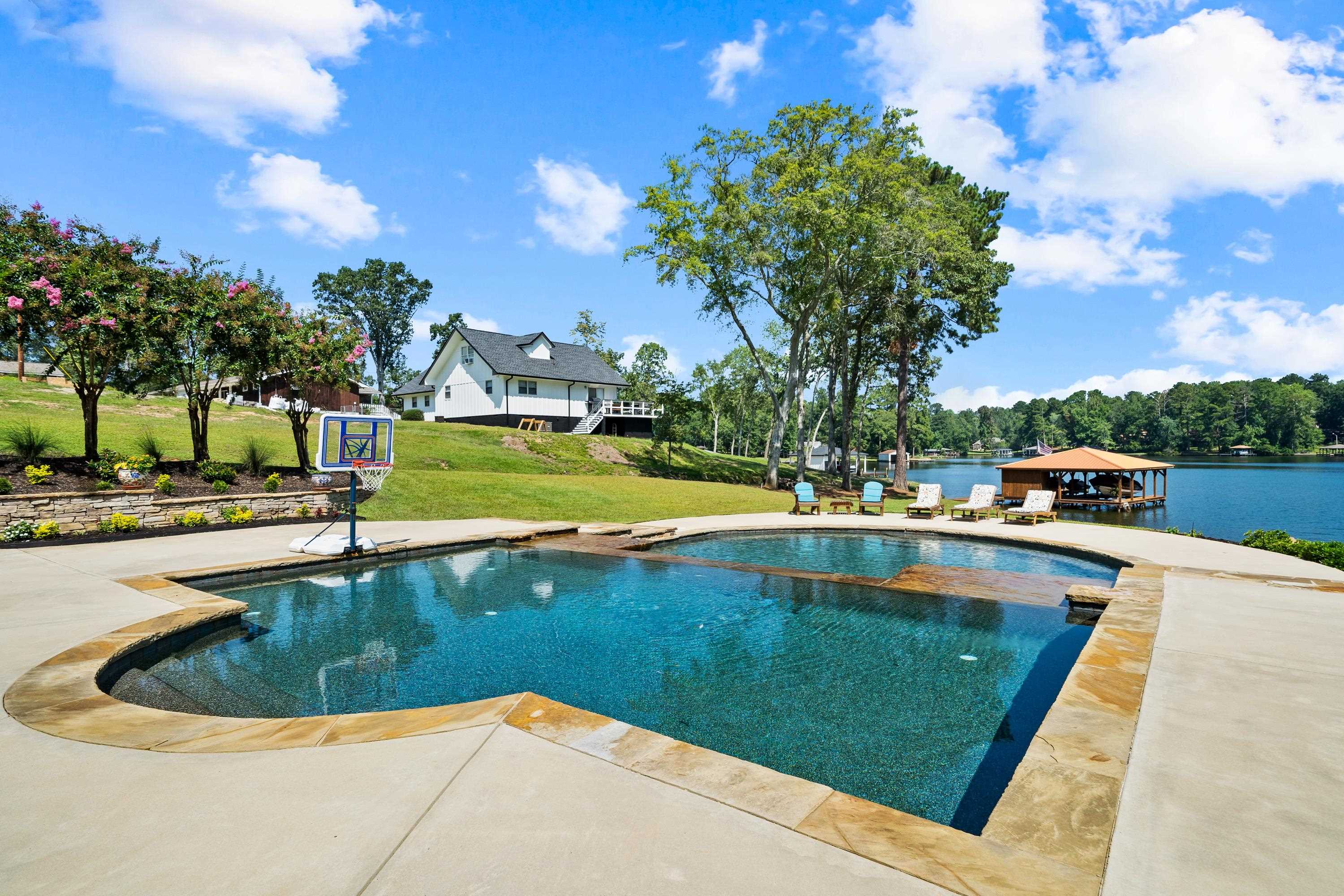 301B W LAKEVIEW DRIVE