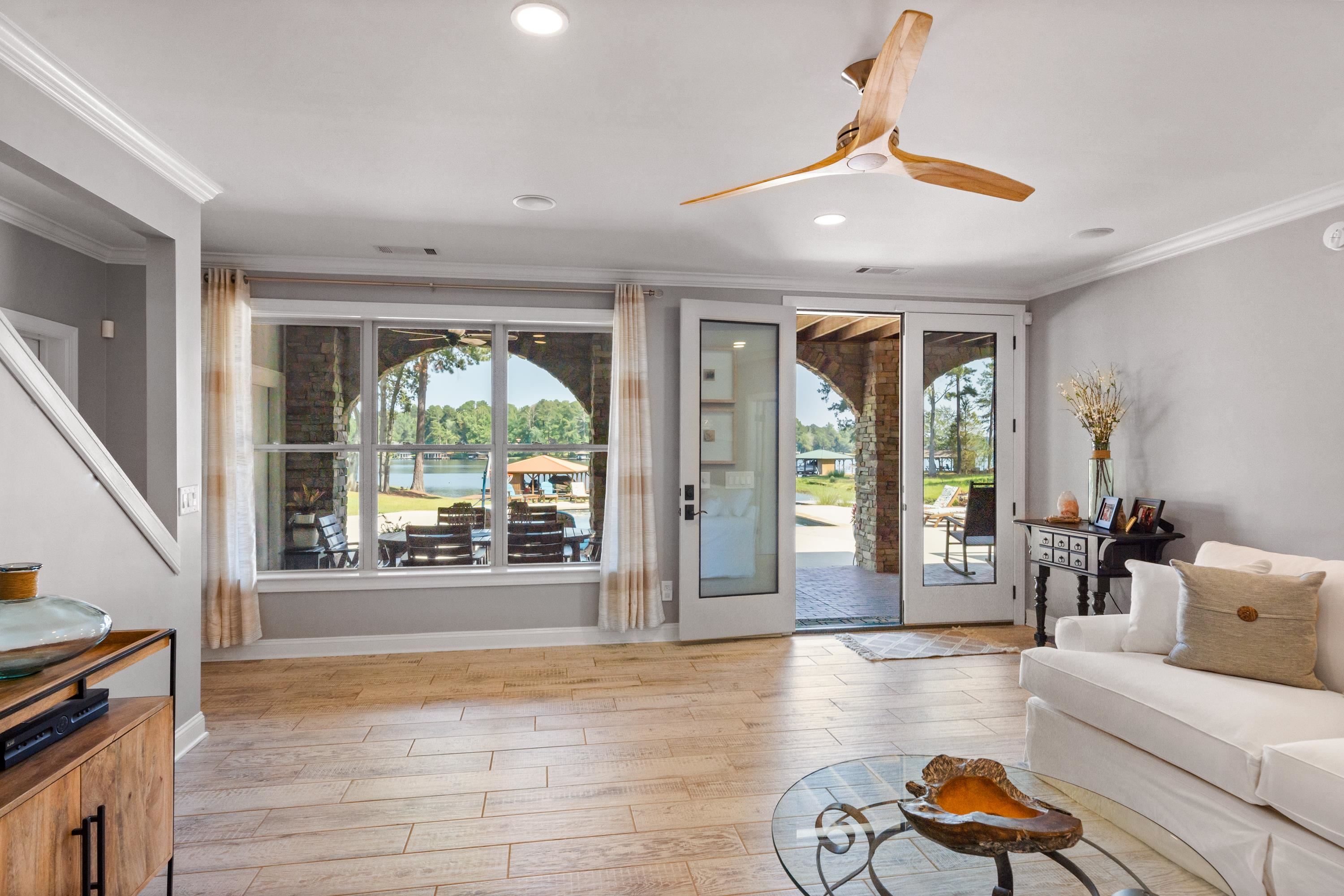 301B W LAKEVIEW DRIVE