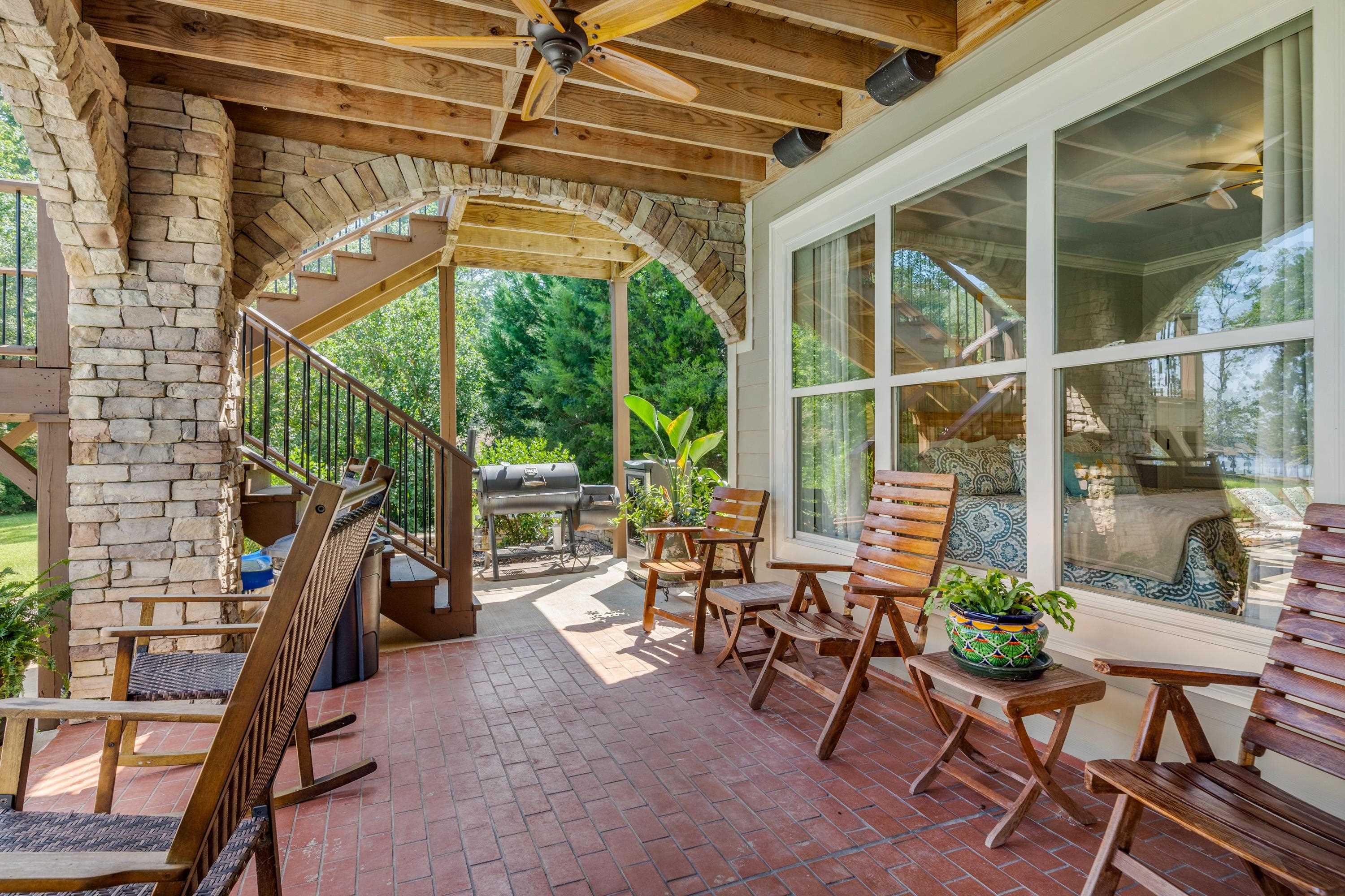 301B W LAKEVIEW DRIVE