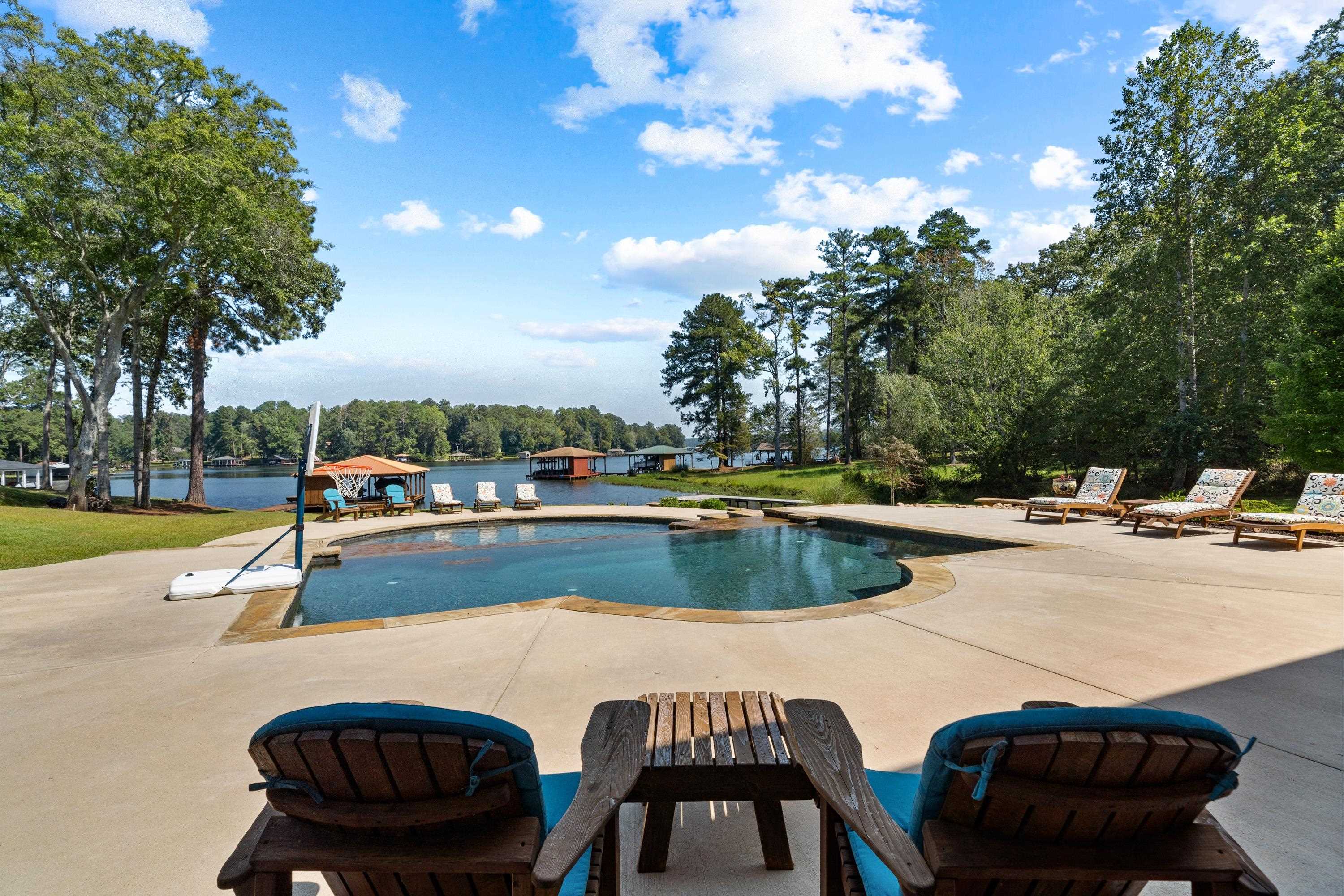 301B W LAKEVIEW DRIVE