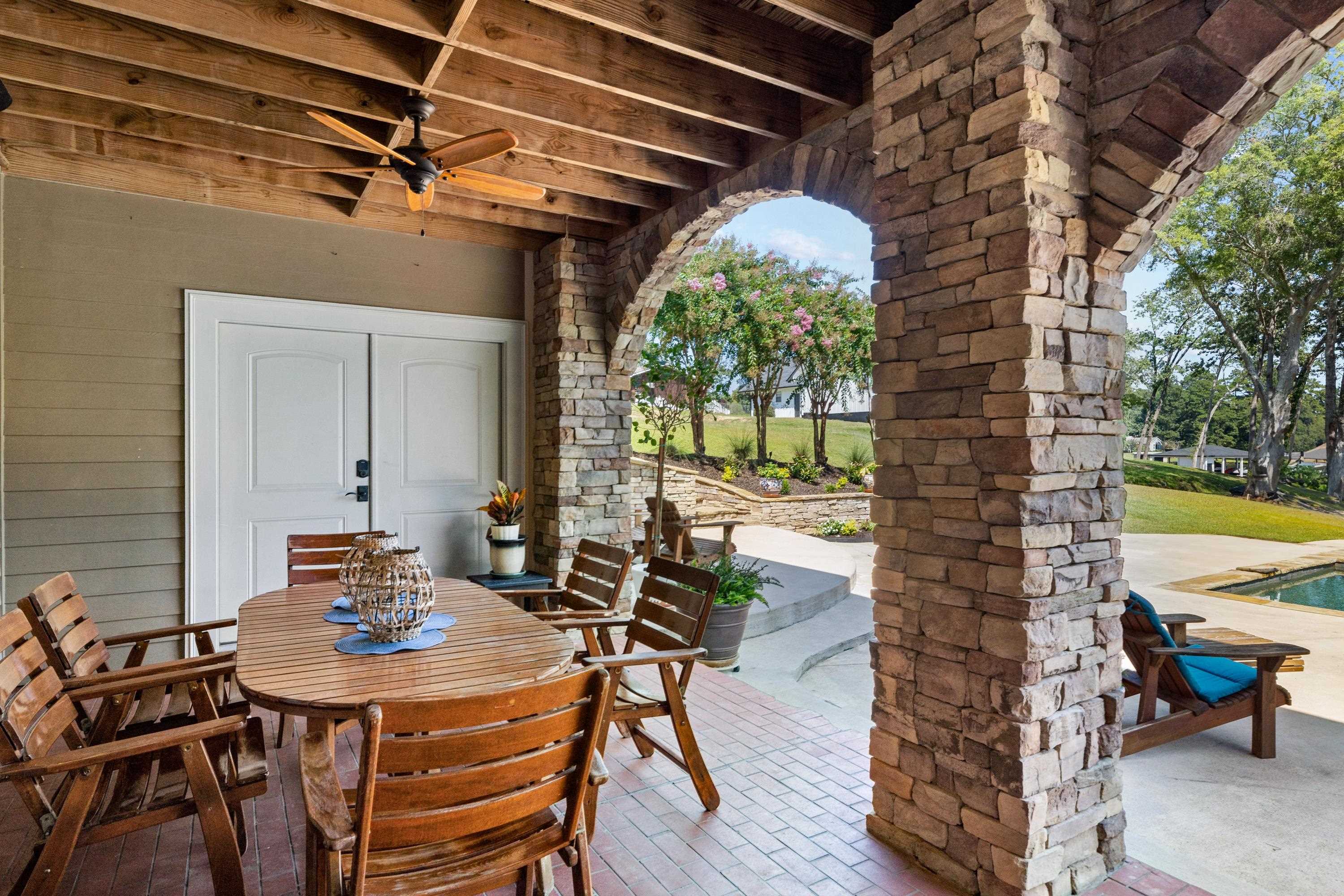 301B W LAKEVIEW DRIVE