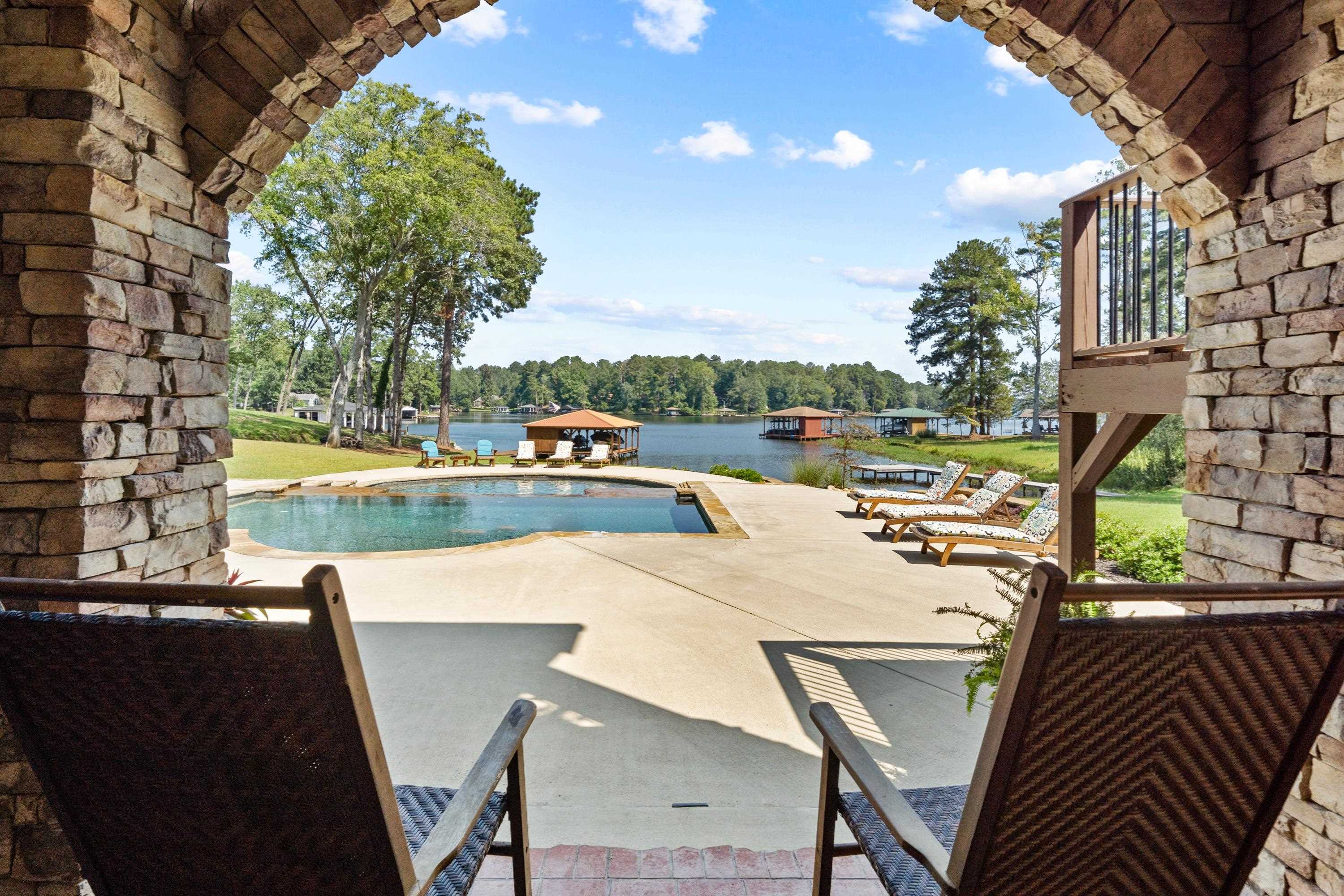 301B W LAKEVIEW DRIVE