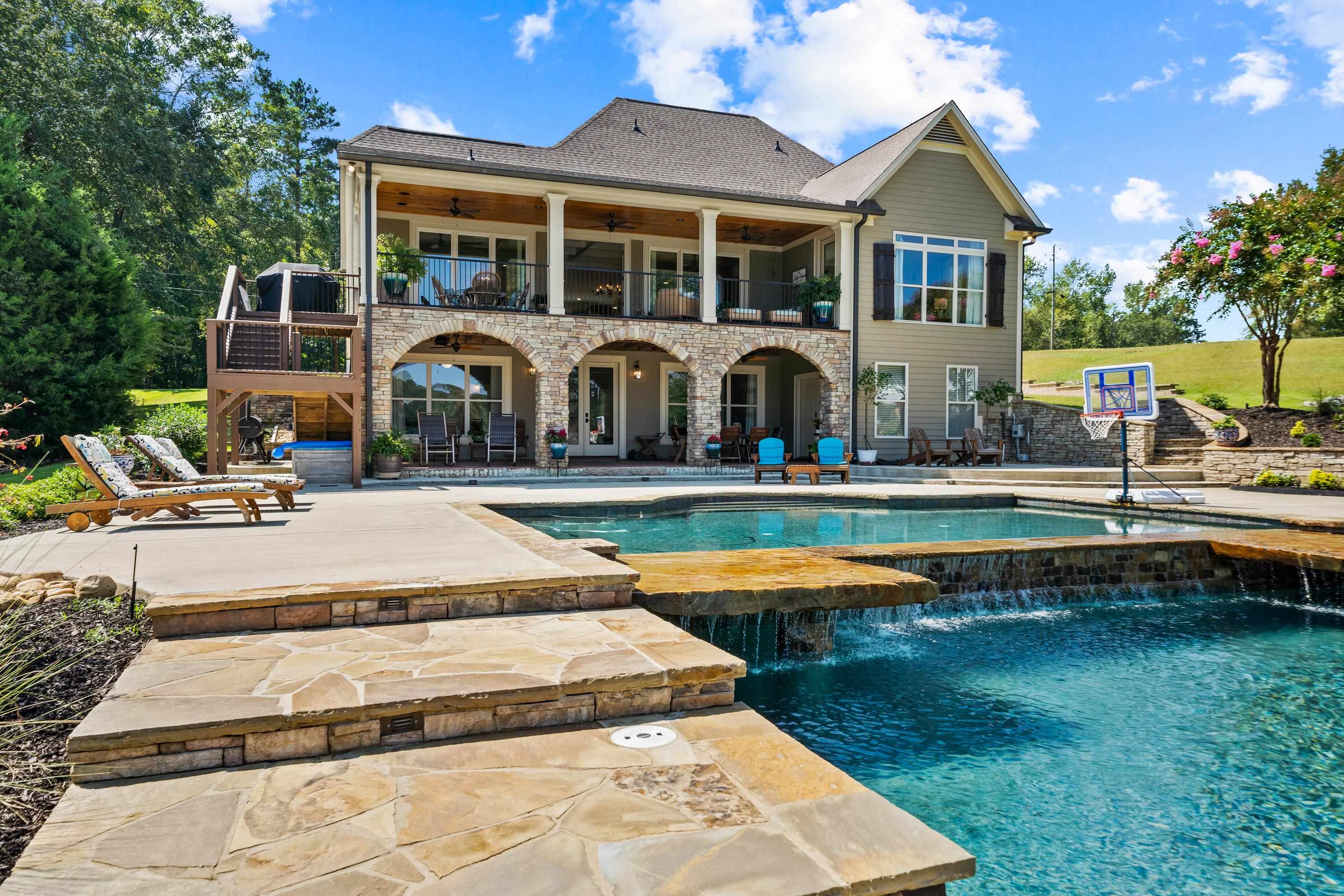 301B W LAKEVIEW DRIVE