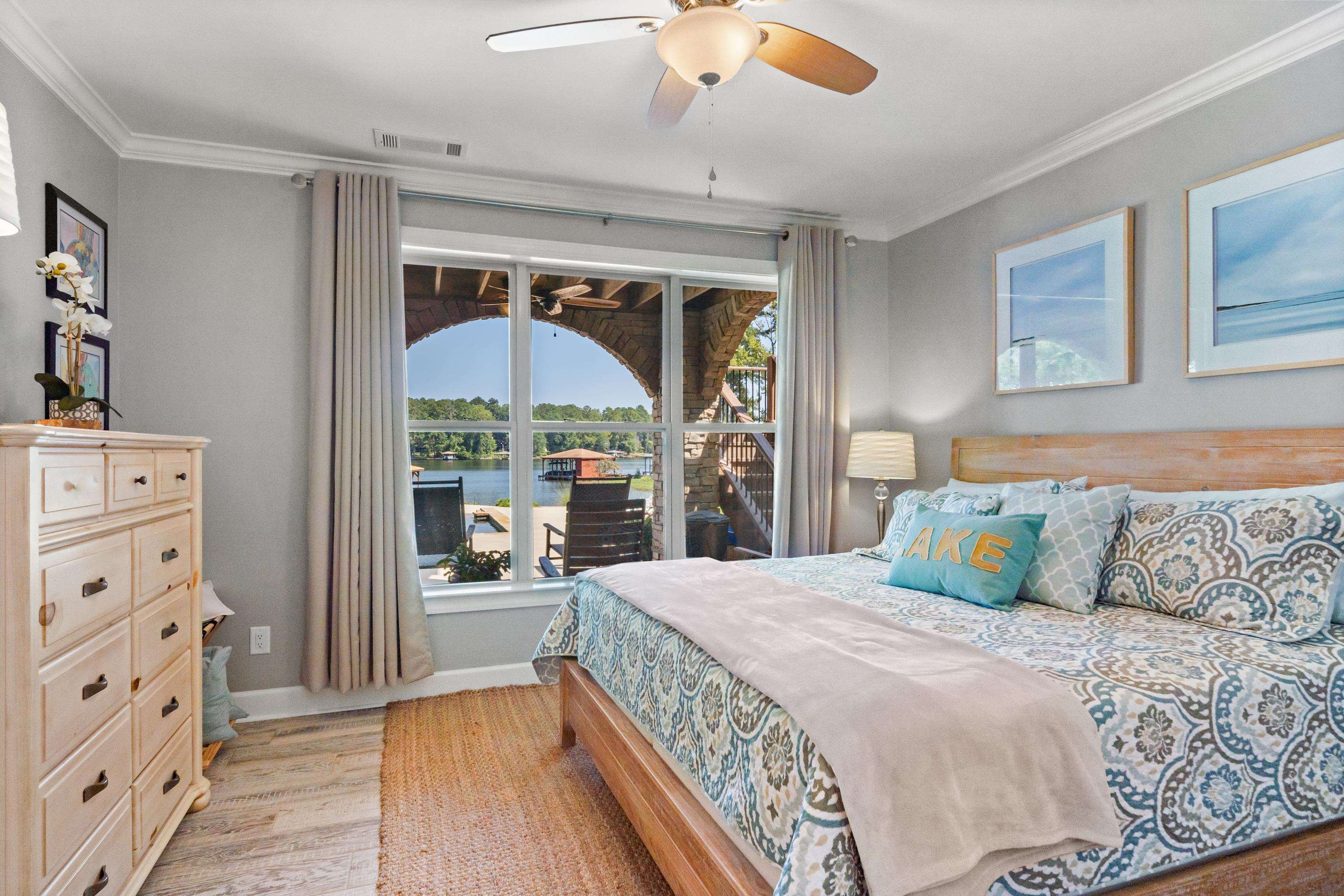 301B W LAKEVIEW DRIVE