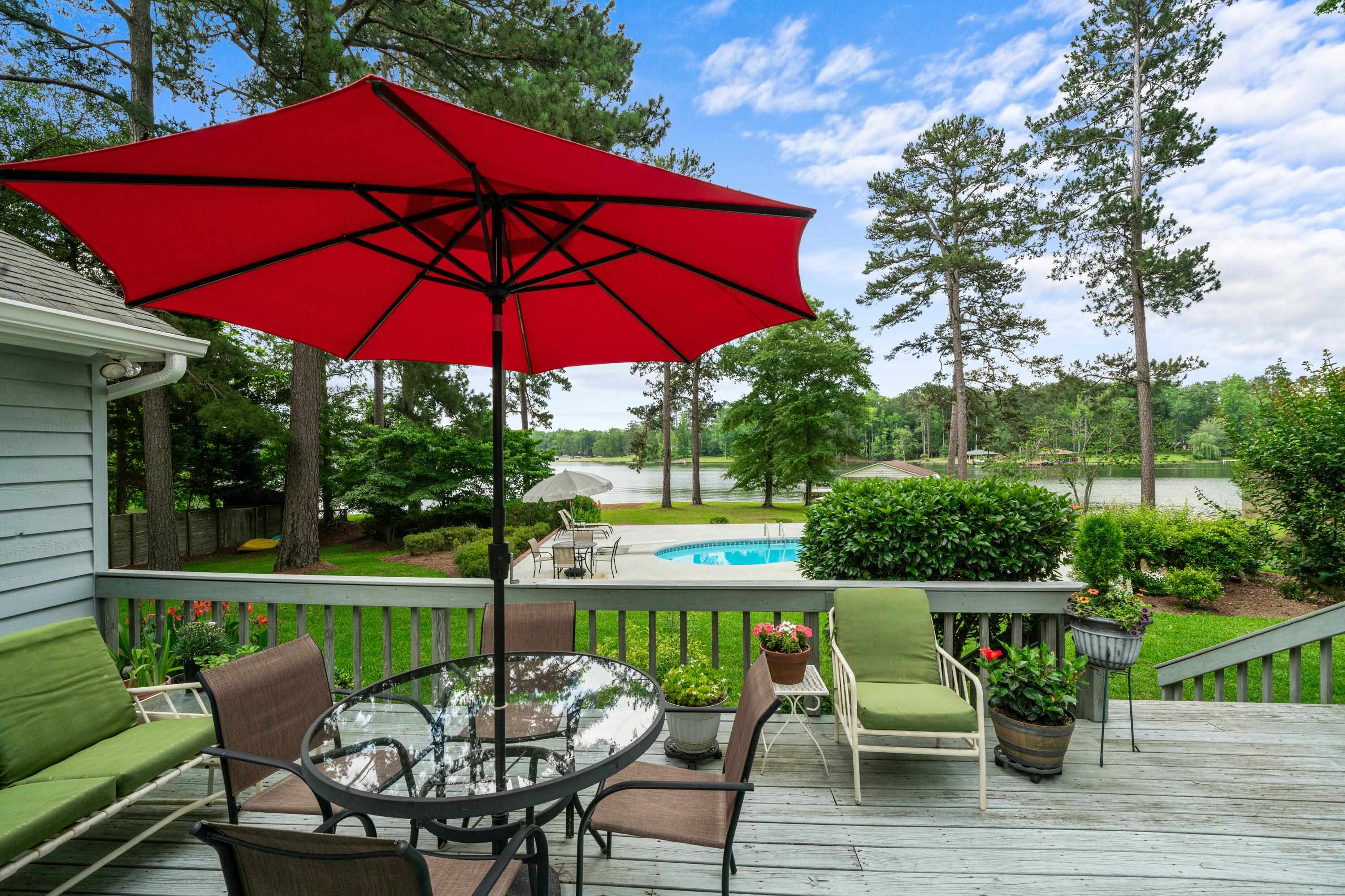 123 LAKECREST DRIVE