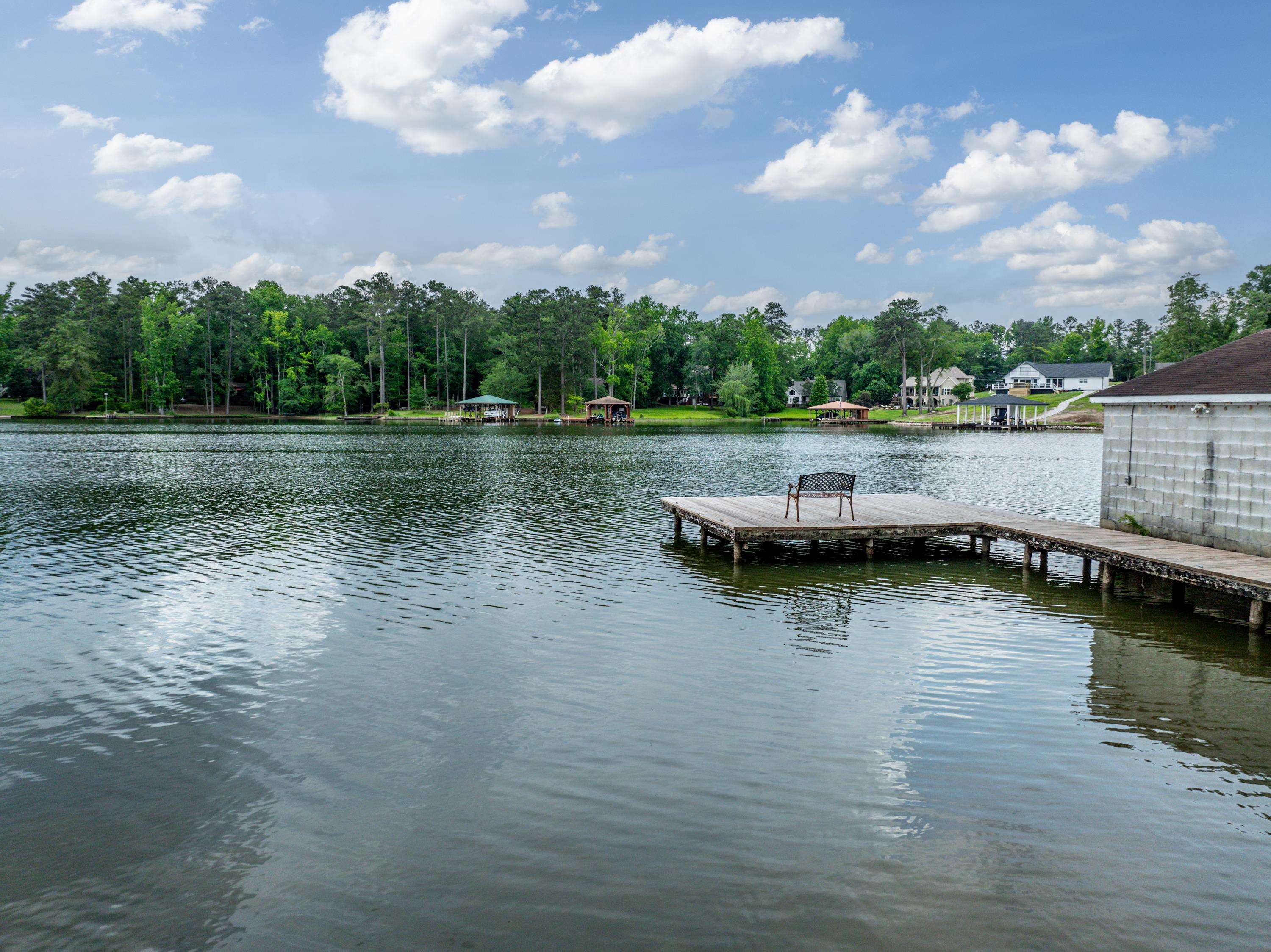 123 LAKECREST DRIVE