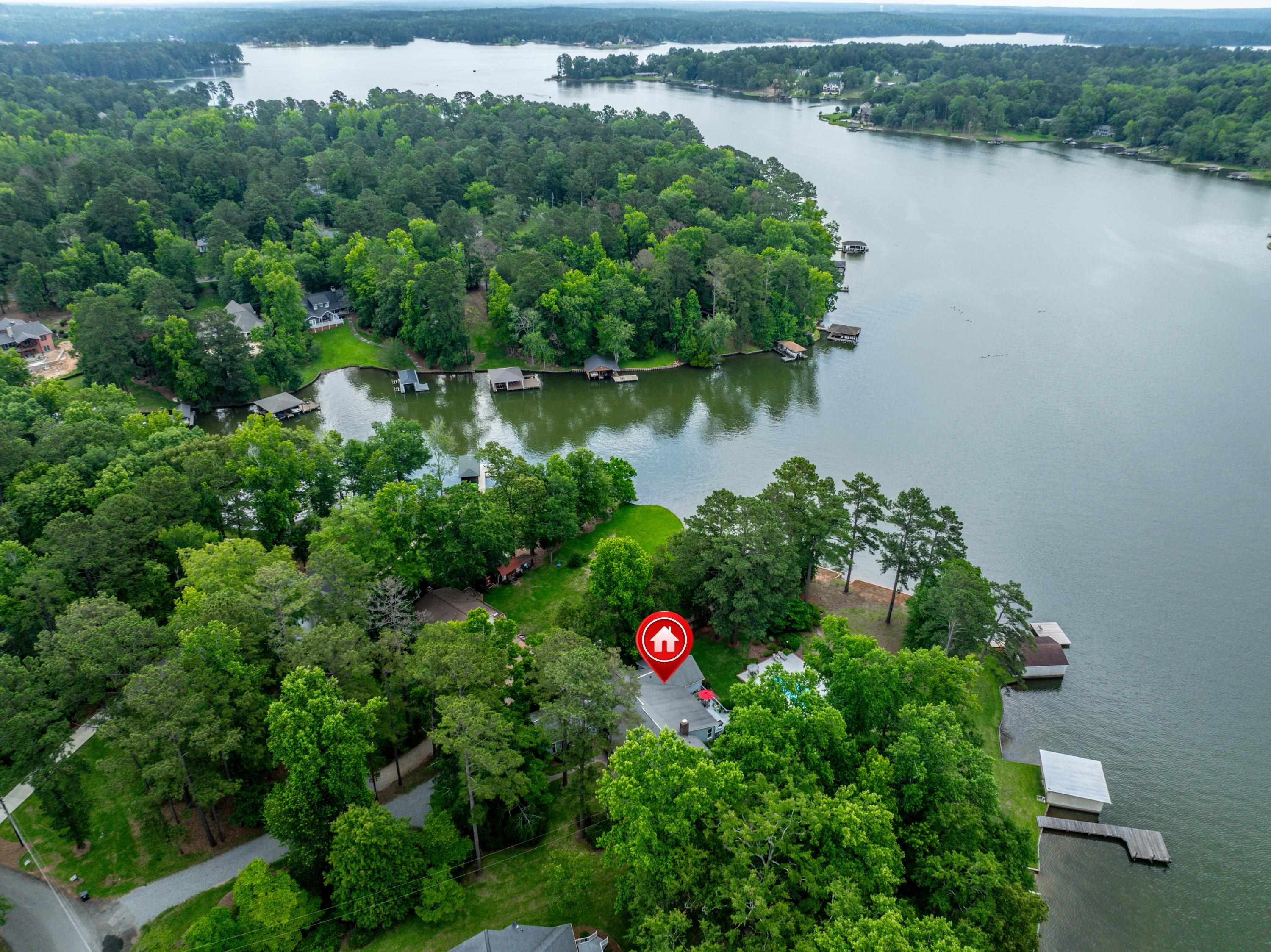 123 LAKECREST DRIVE