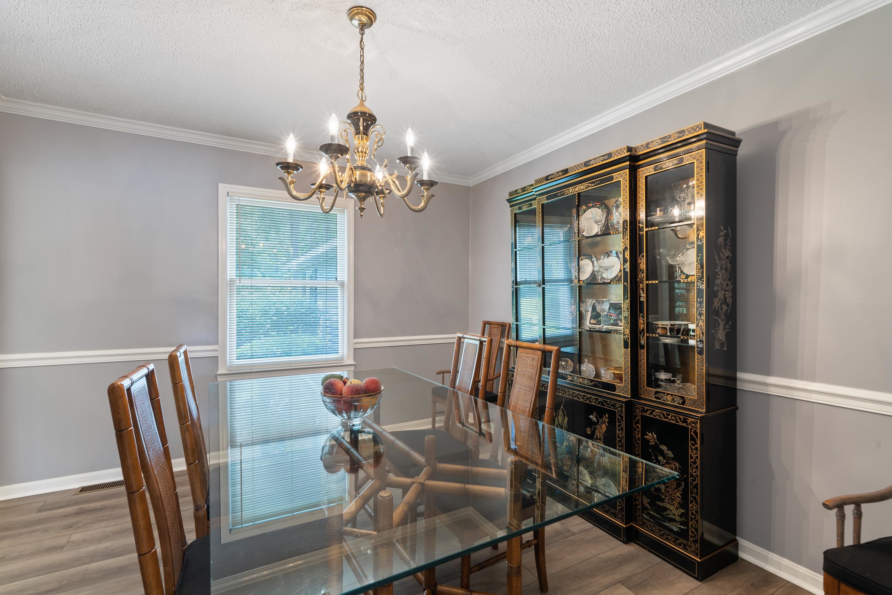 123 LAKECREST DRIVE