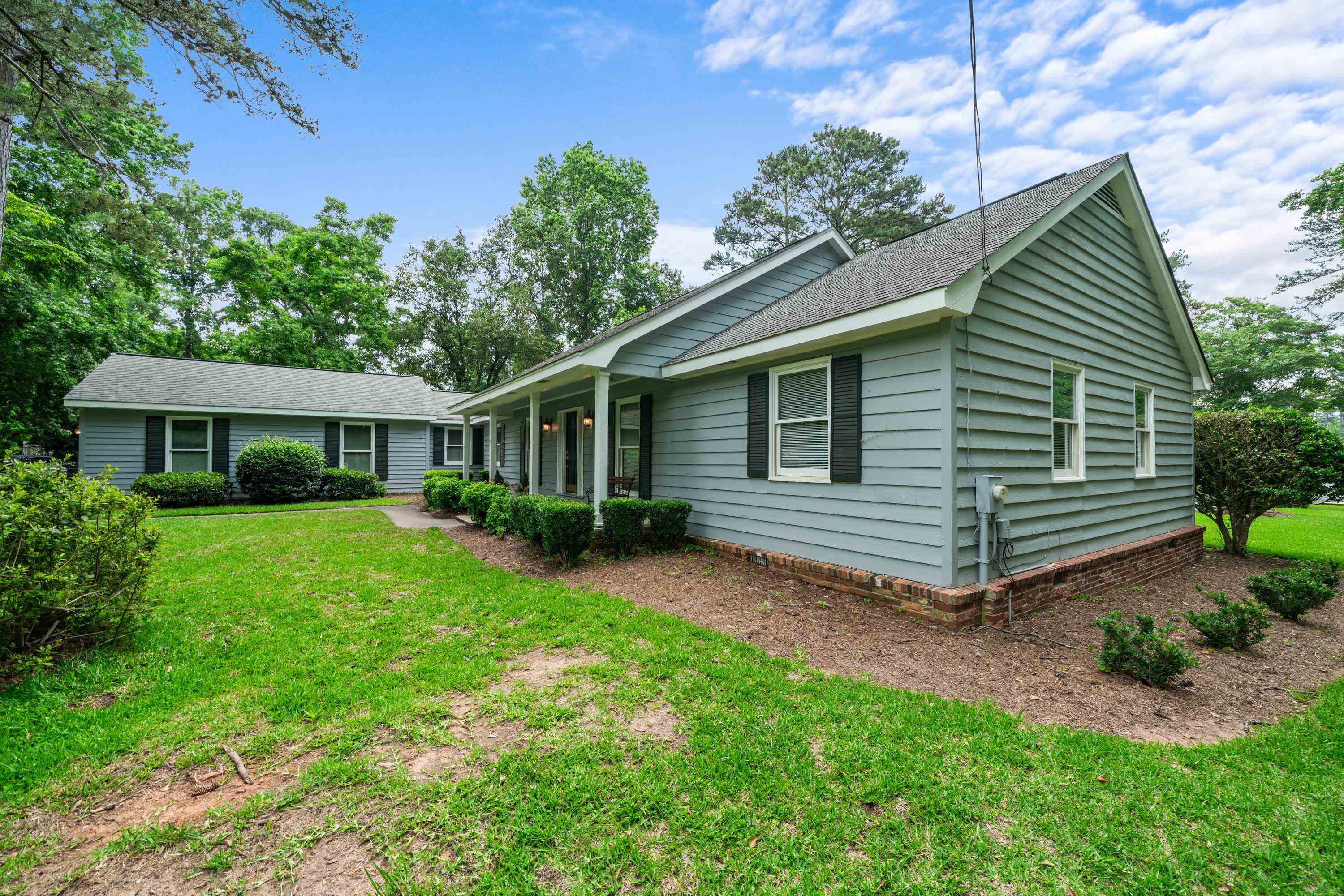 123 LAKECREST DRIVE