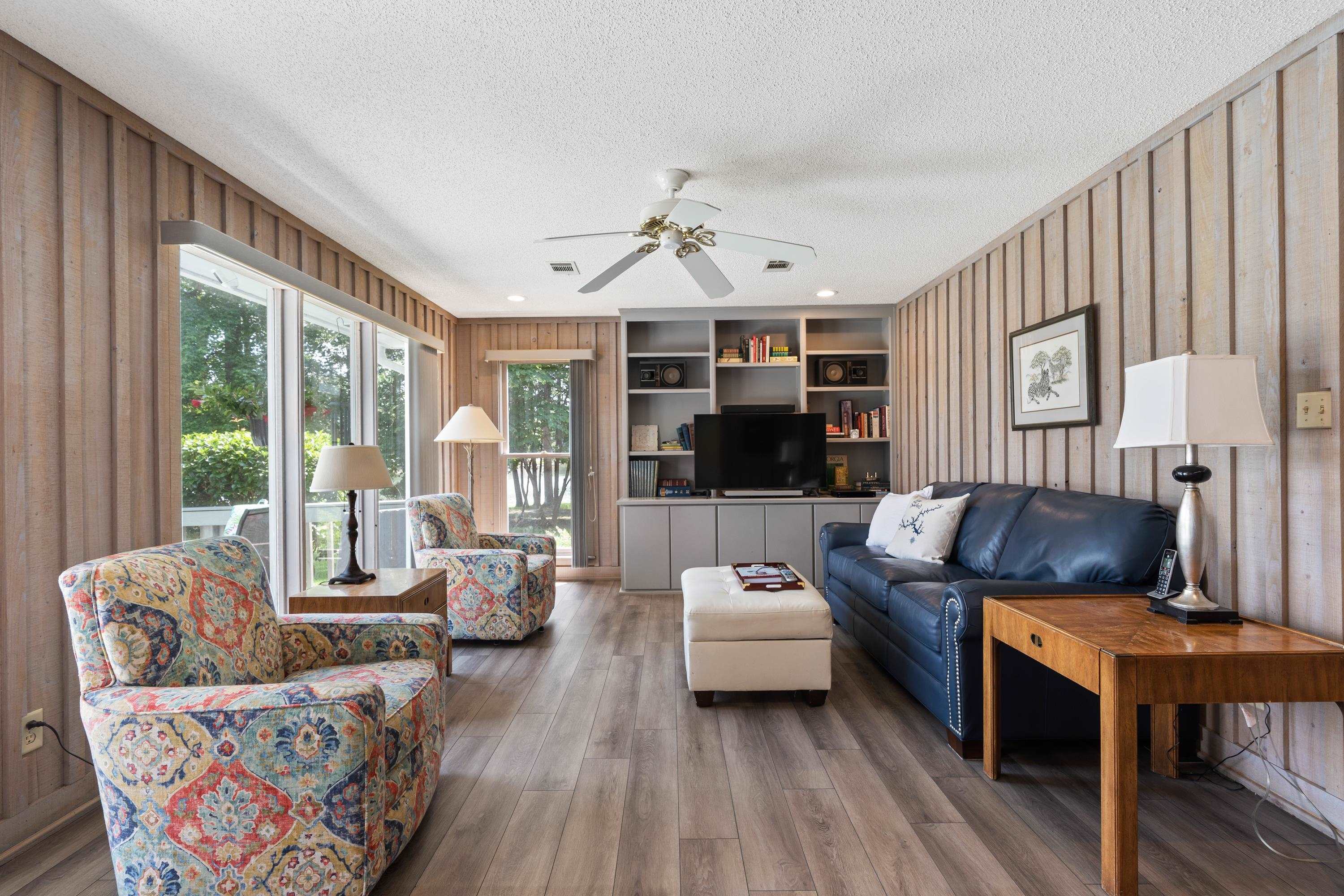 123 LAKECREST DRIVE