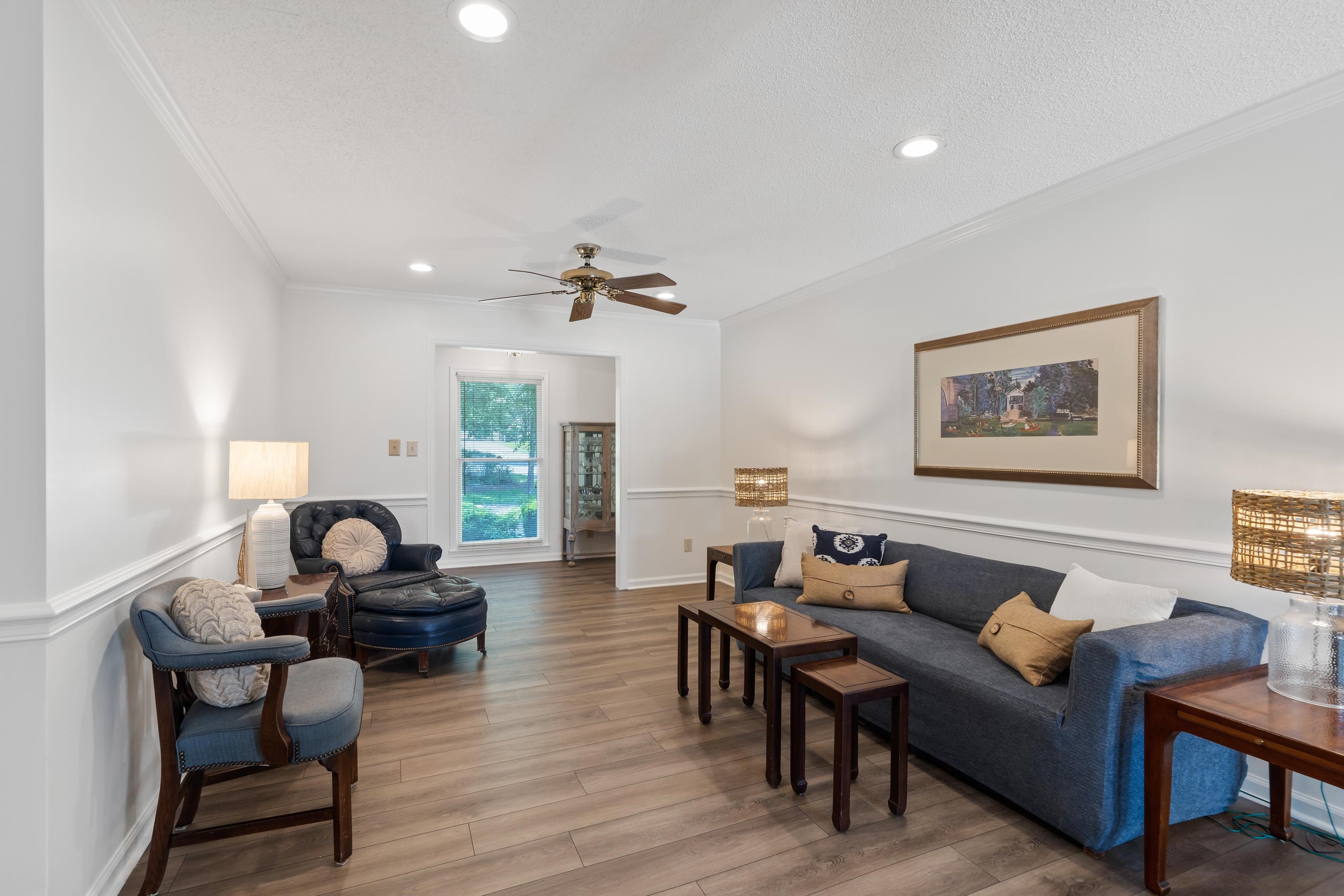 123 LAKECREST DRIVE