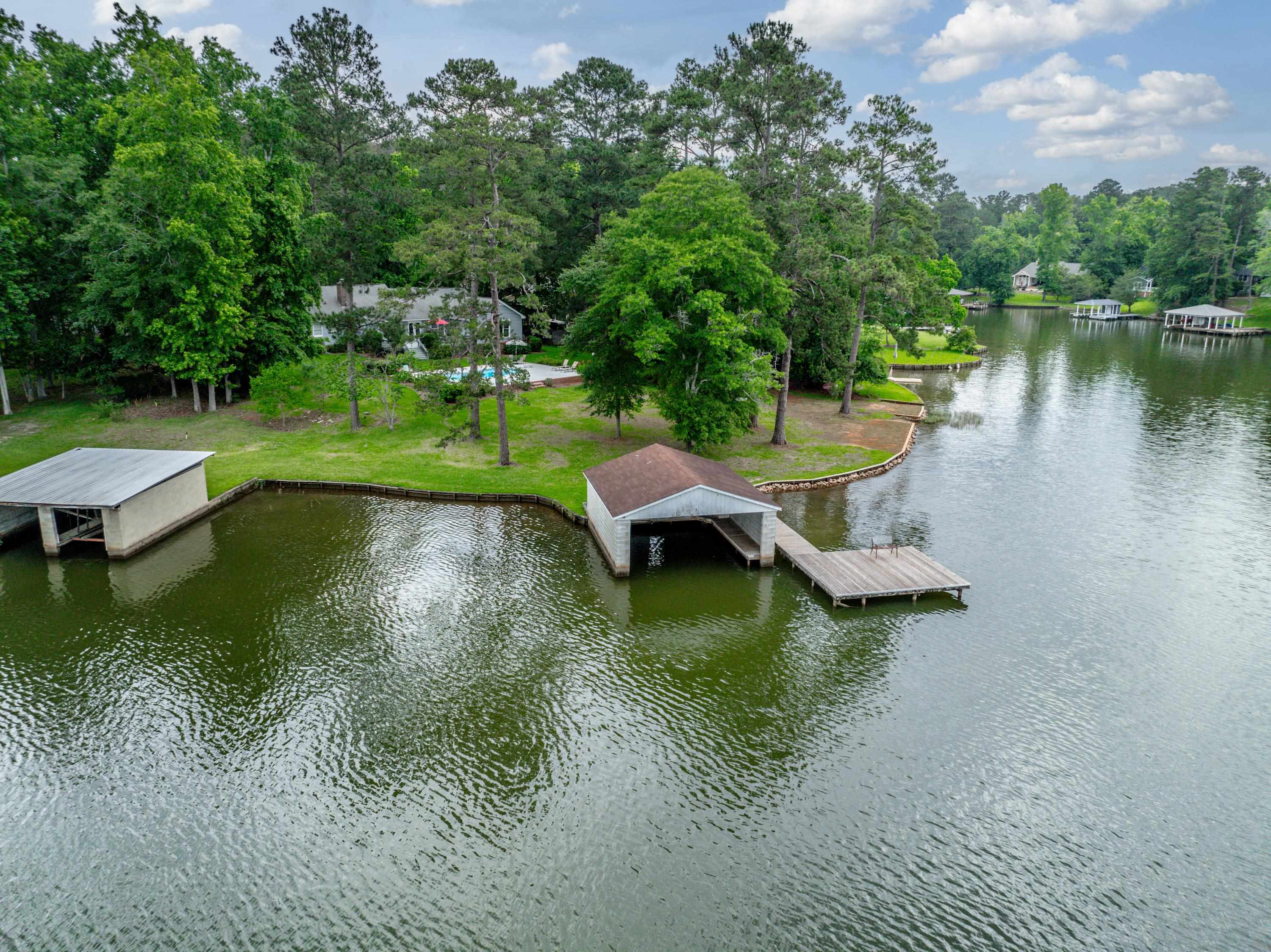 123 LAKECREST DRIVE