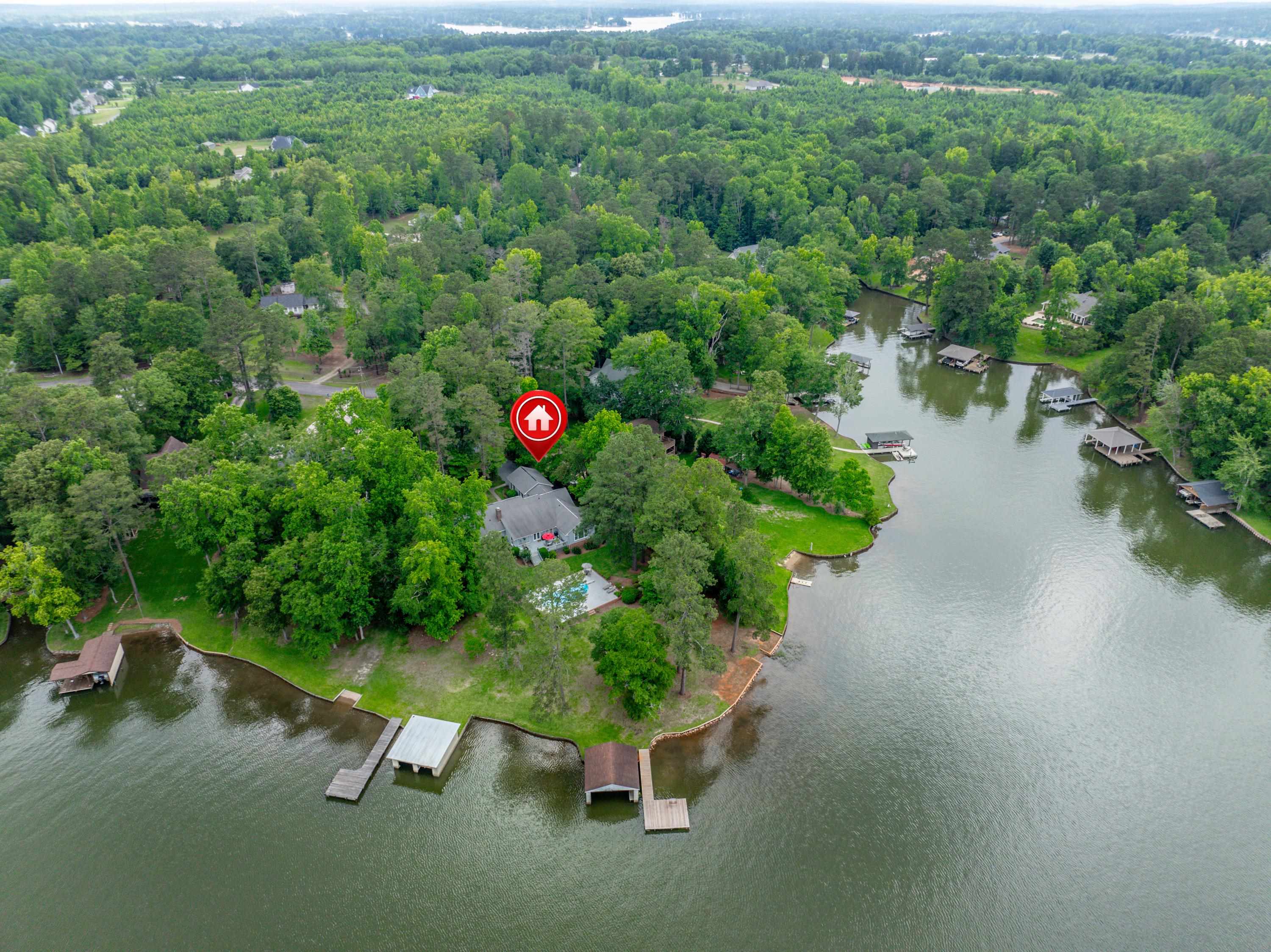 123 LAKECREST DRIVE
