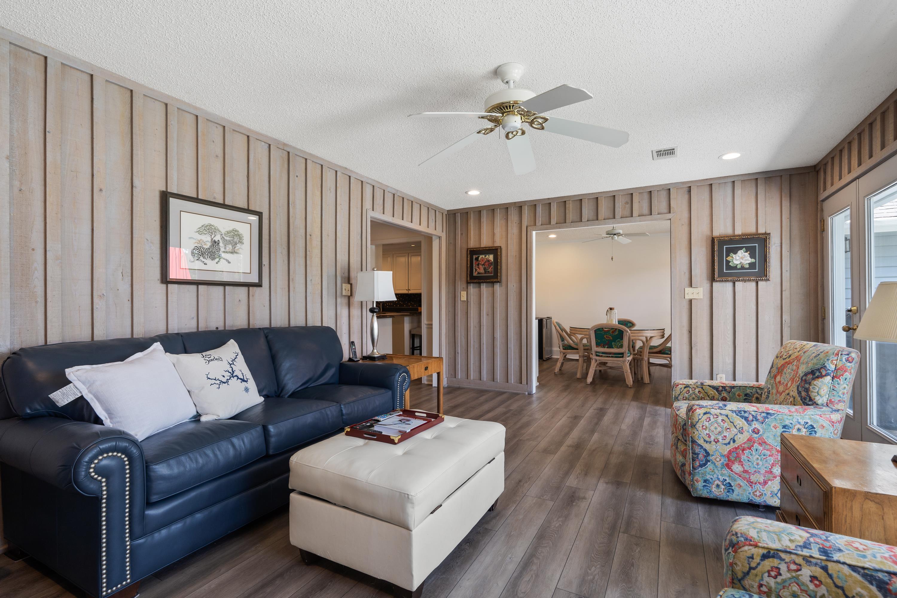 123 LAKECREST DRIVE