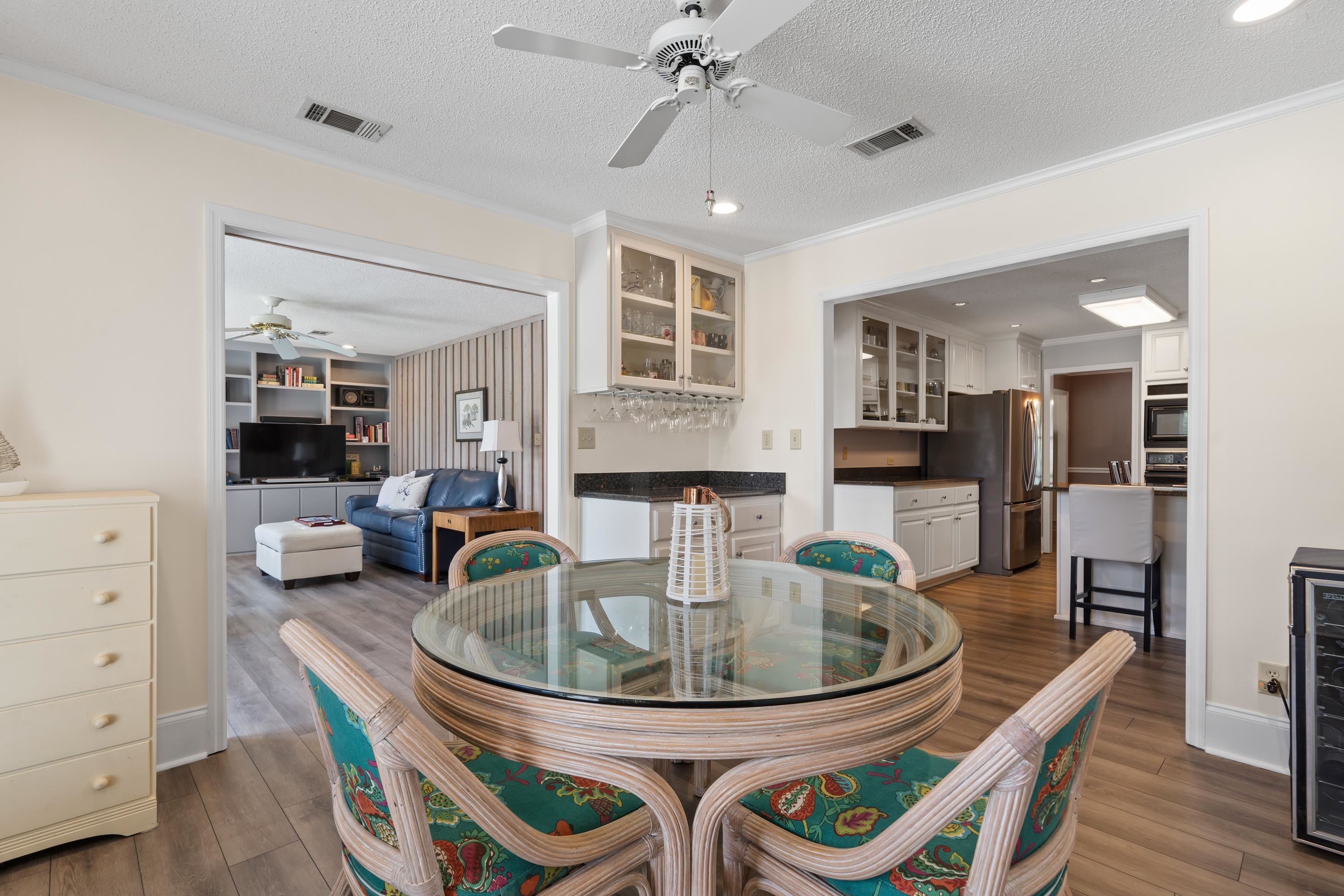 123 LAKECREST DRIVE